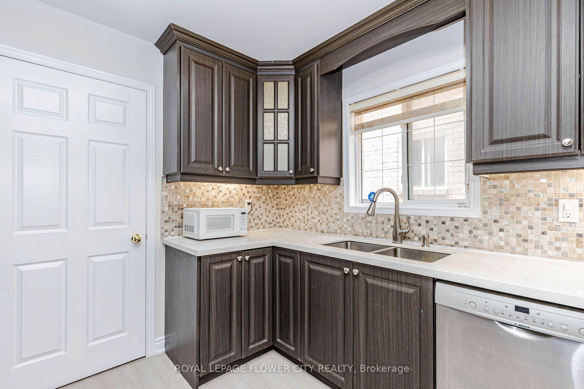 Photo 15 of 14 Canarvan Court, Brampton, Fletcher's Creek South — HOMEH