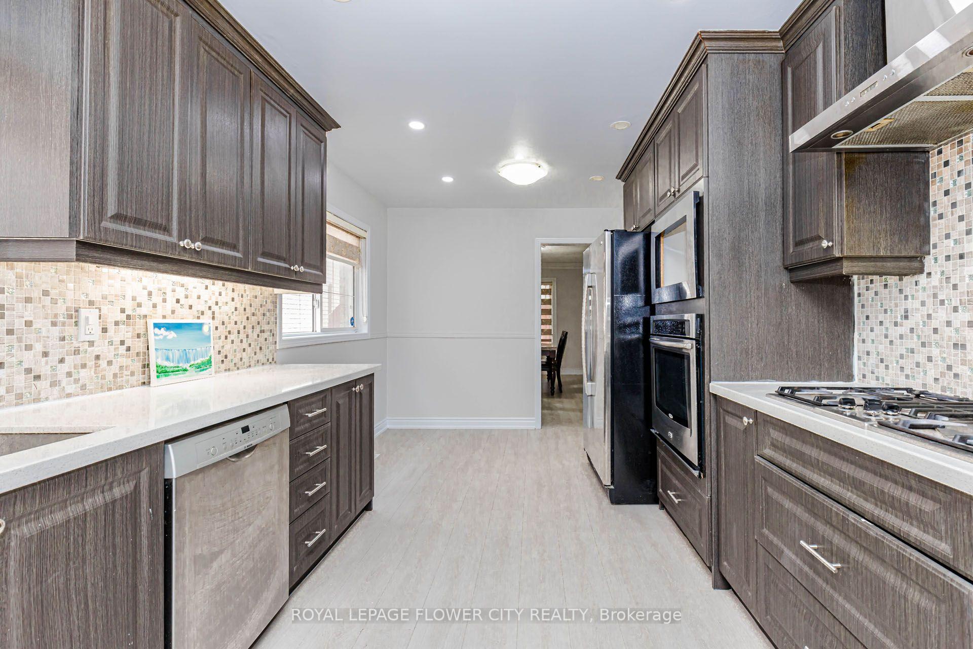 Photo 16 of 14 Canarvan Court, Brampton, Fletcher's Creek South — HOMEH