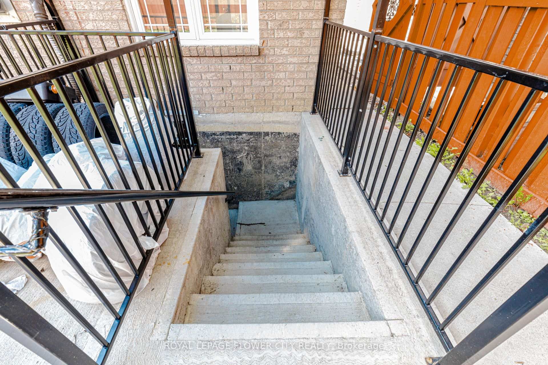 Photo 39 of 14 Canarvan Court, Brampton, Fletcher's Creek South — HOMEH