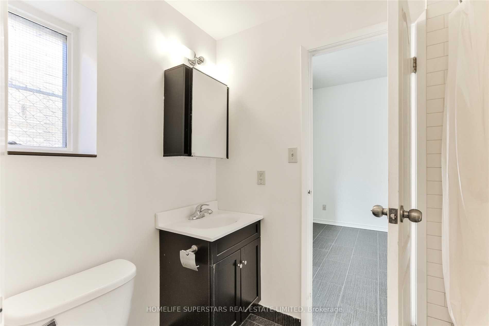 Photo 4 of Unit 207, 38 Kensington Place, Toronto, Kensington-Chinatown — HOMEH