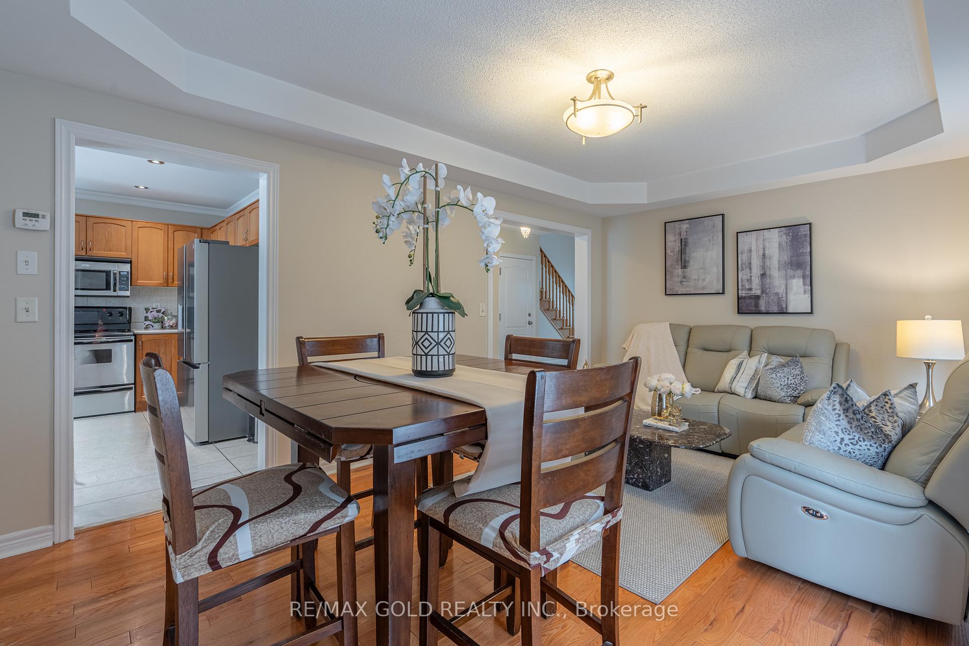 Photo 3 of 409 Fernforest Drive, Brampton, Sandringham-Wellington — HOMEH