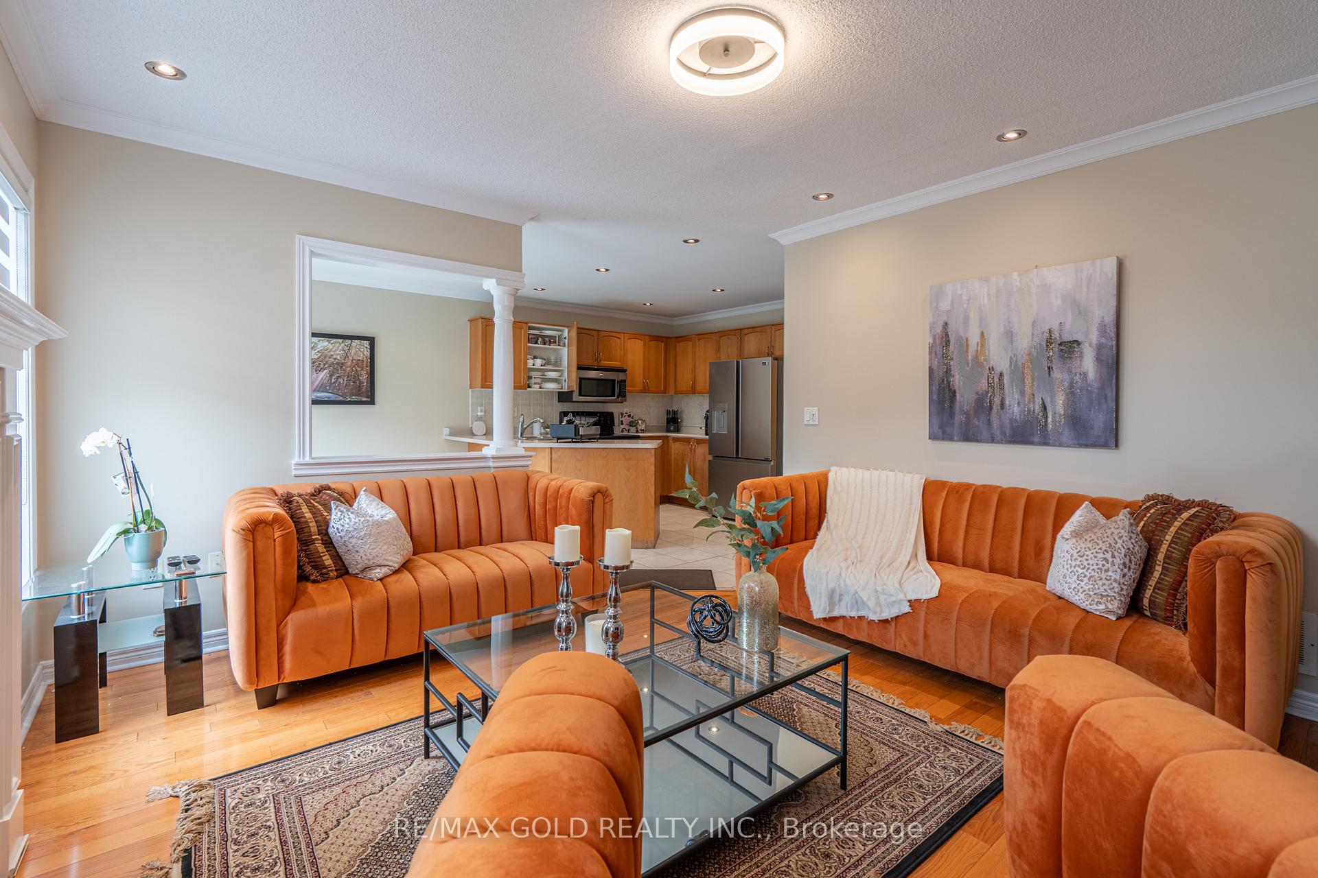 Photo 4 of 409 Fernforest Drive, Brampton, Sandringham-Wellington — HOMEH