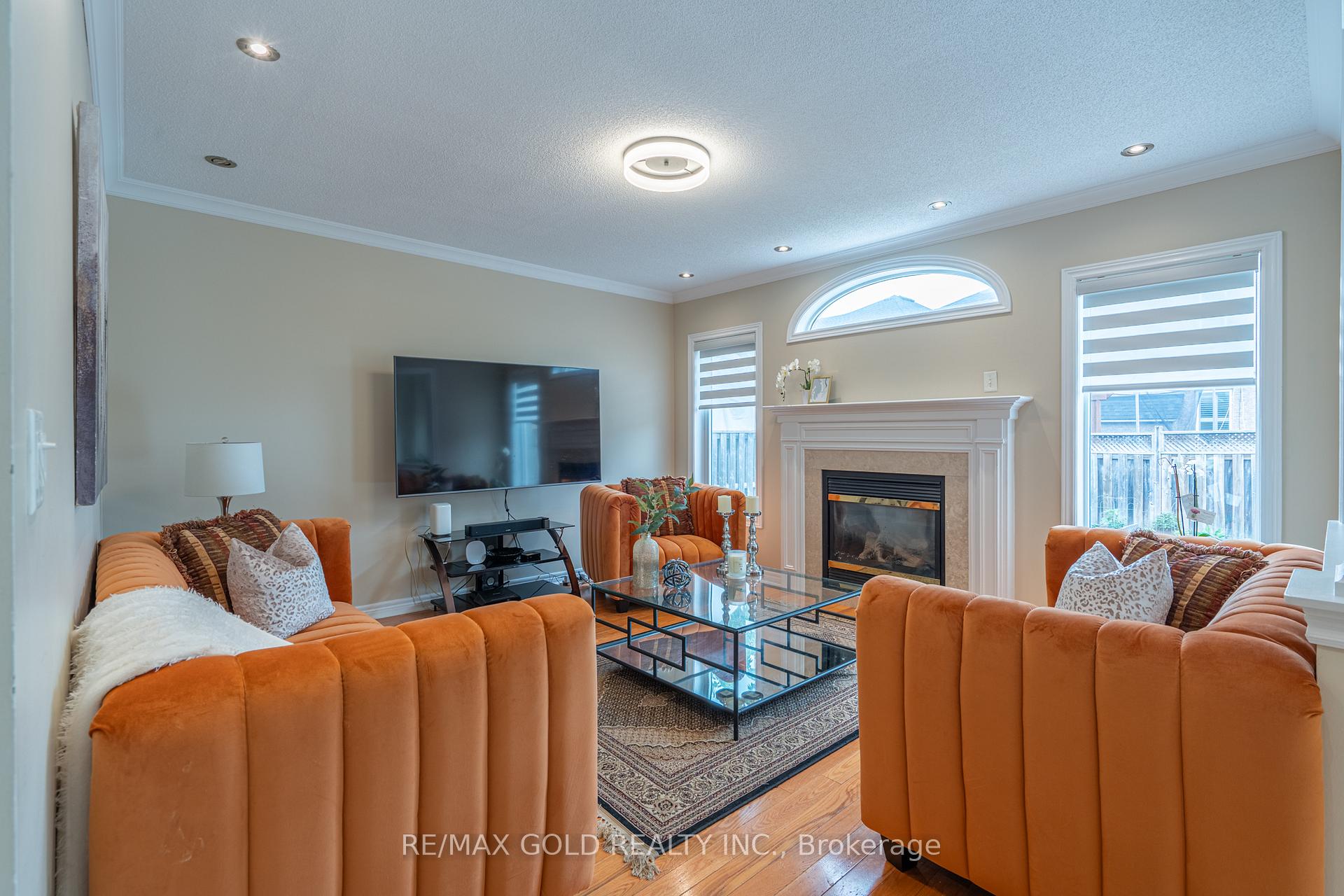 Photo 5 of 409 Fernforest Drive, Brampton, Sandringham-Wellington — HOMEH