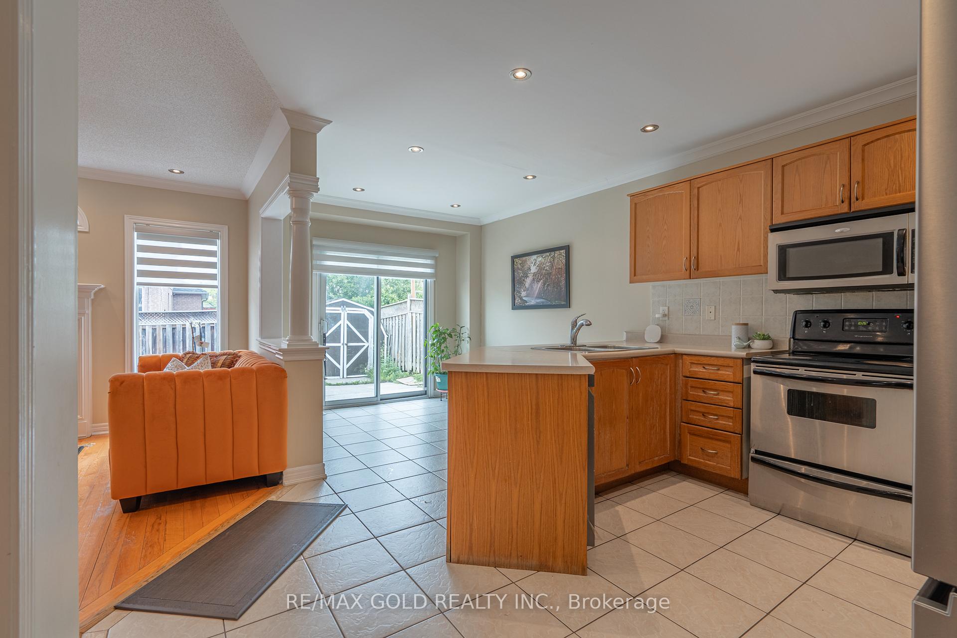 Photo 6 of 409 Fernforest Drive, Brampton, Sandringham-Wellington — HOMEH