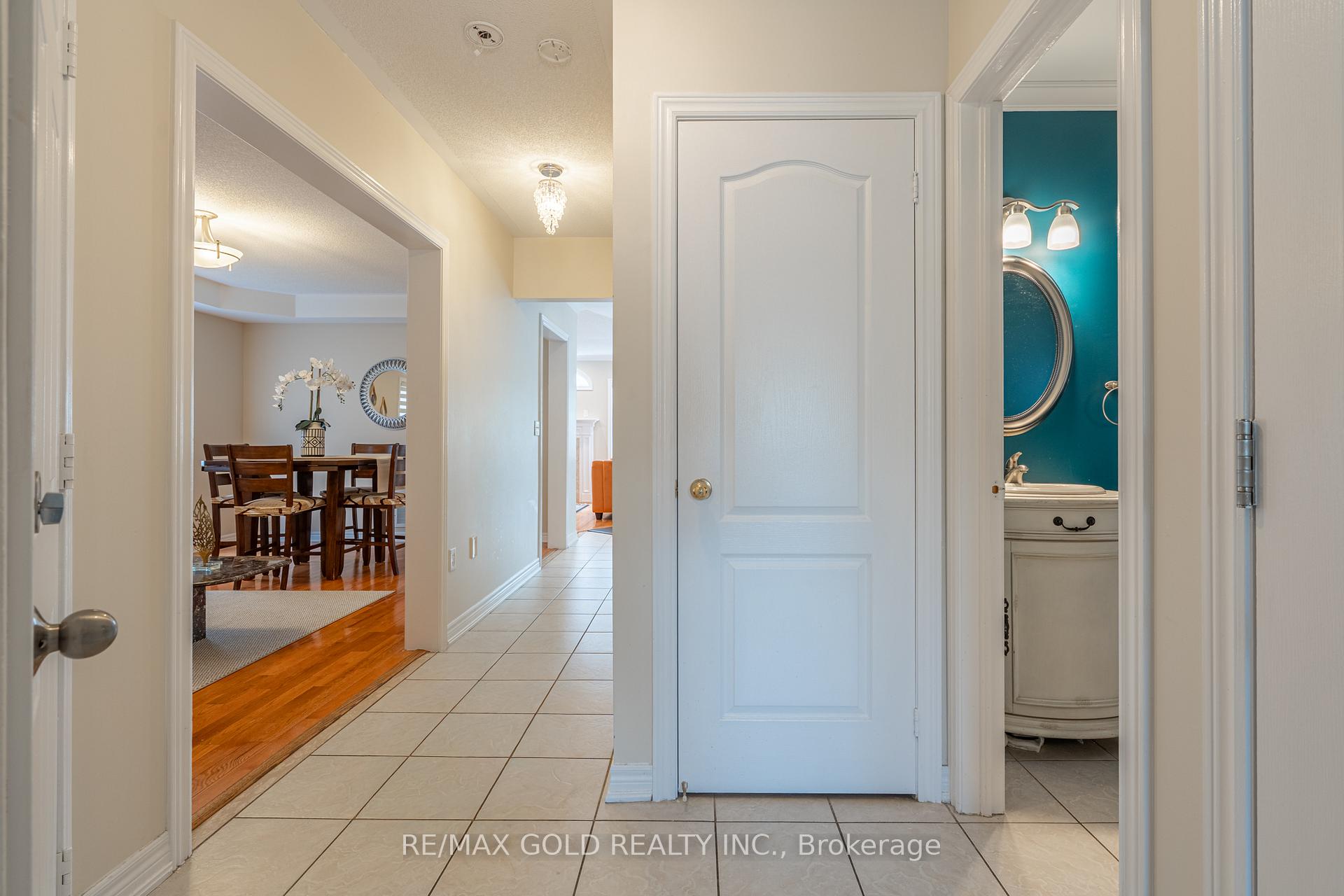 Photo 12 of 409 Fernforest Drive, Brampton, Sandringham-Wellington — HOMEH