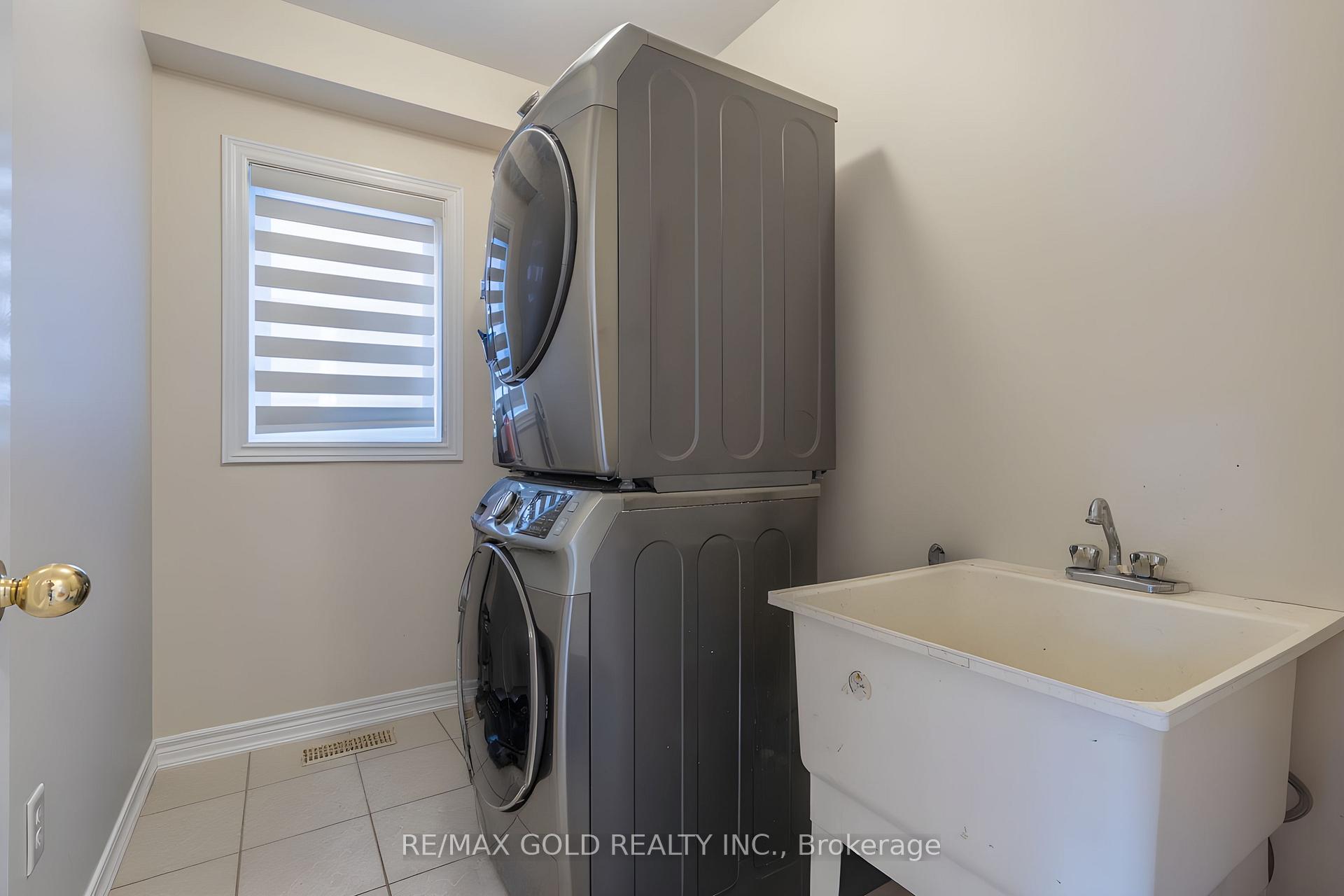 Photo 13 of 409 Fernforest Drive, Brampton, Sandringham-Wellington — HOMEH