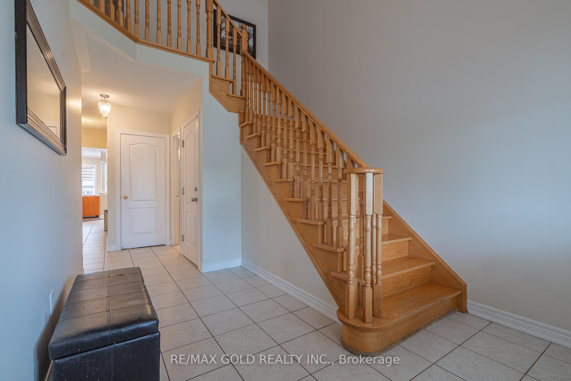 Photo 14 of 409 Fernforest Drive, Brampton, Sandringham-Wellington — HOMEH
