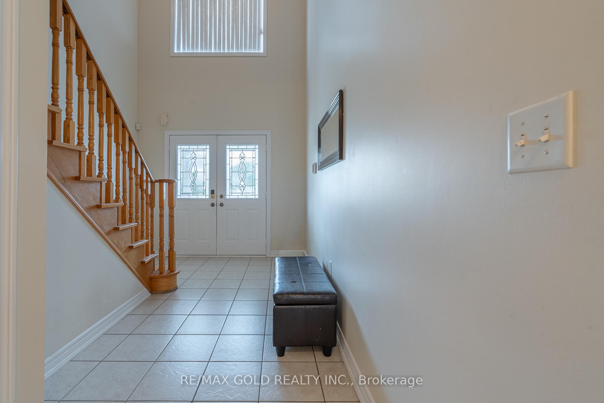 Photo 15 of 409 Fernforest Drive, Brampton, Sandringham-Wellington — HOMEH