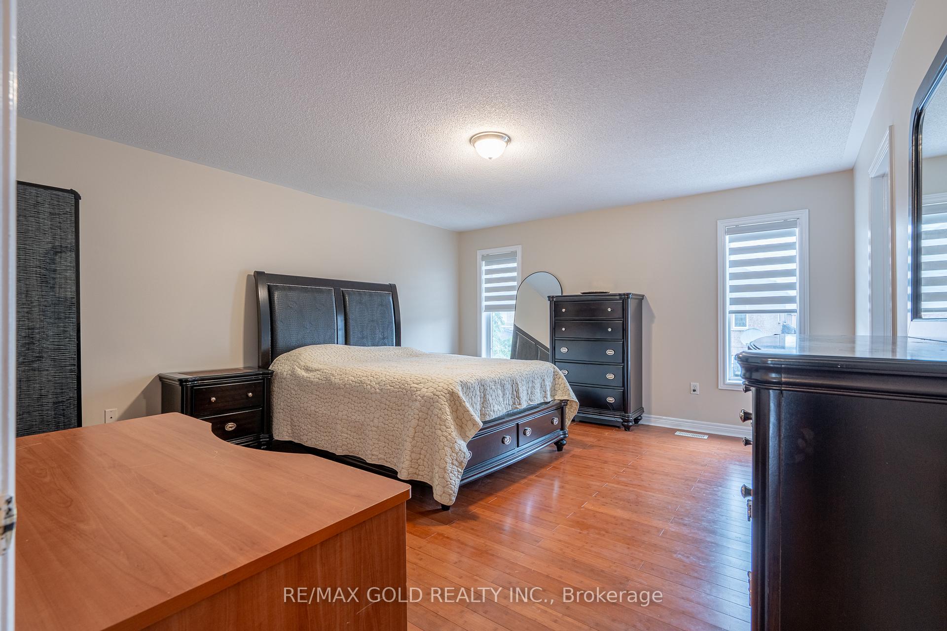 Photo 17 of 409 Fernforest Drive, Brampton, Sandringham-Wellington — HOMEH