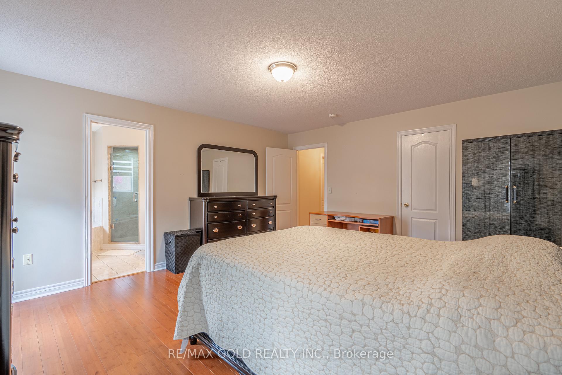 Photo 18 of 409 Fernforest Drive, Brampton, Sandringham-Wellington — HOMEH