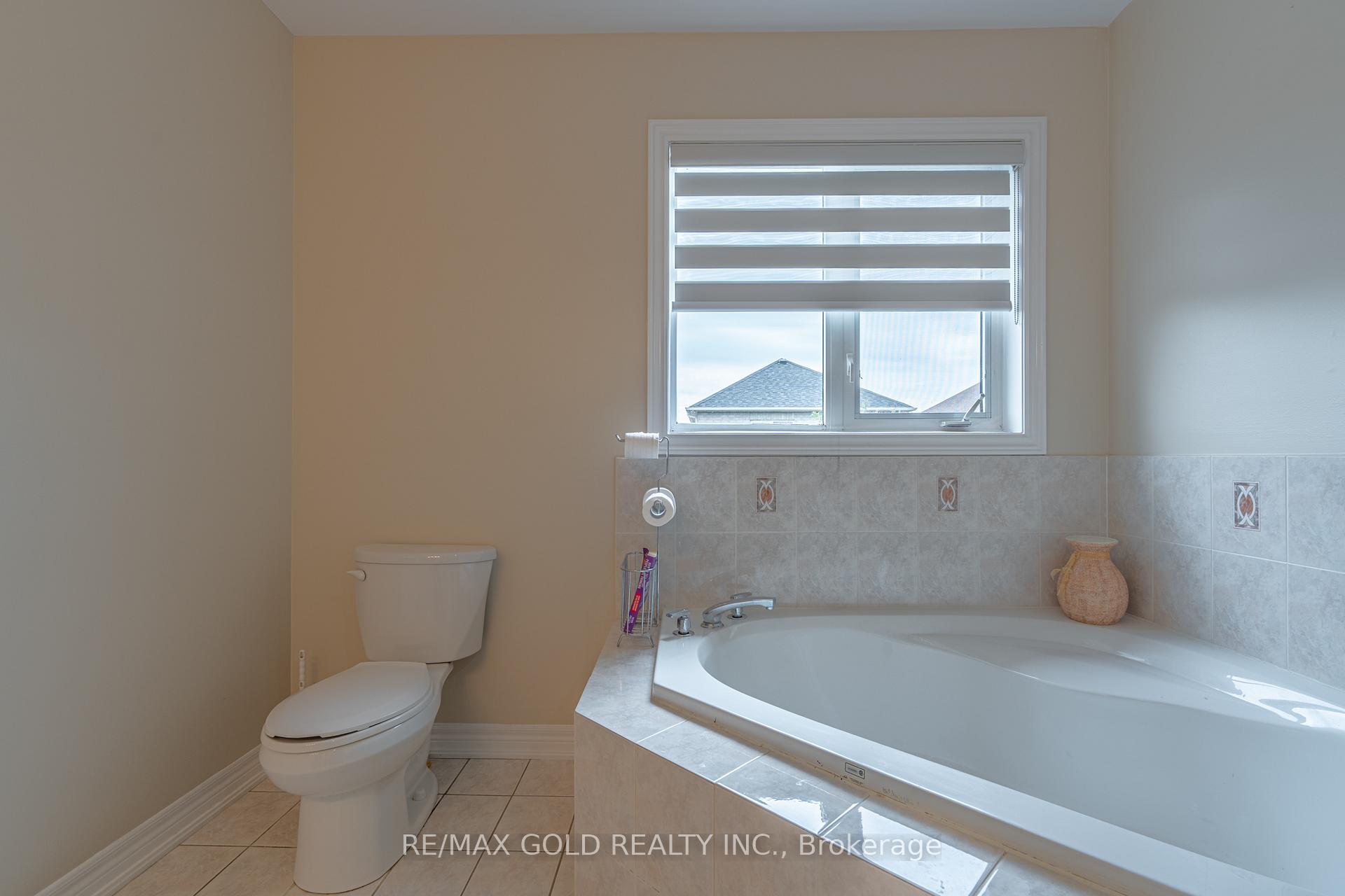Photo 20 of 409 Fernforest Drive, Brampton, Sandringham-Wellington — HOMEH