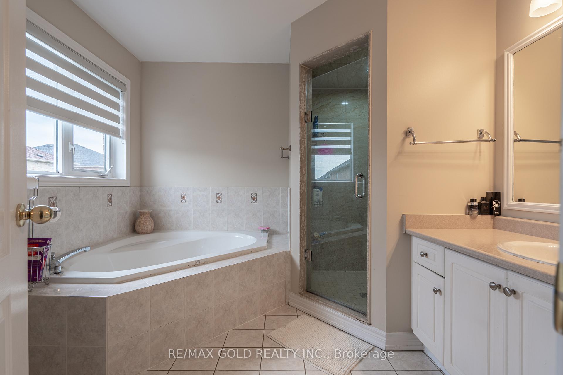 Photo 21 of 409 Fernforest Drive, Brampton, Sandringham-Wellington — HOMEH