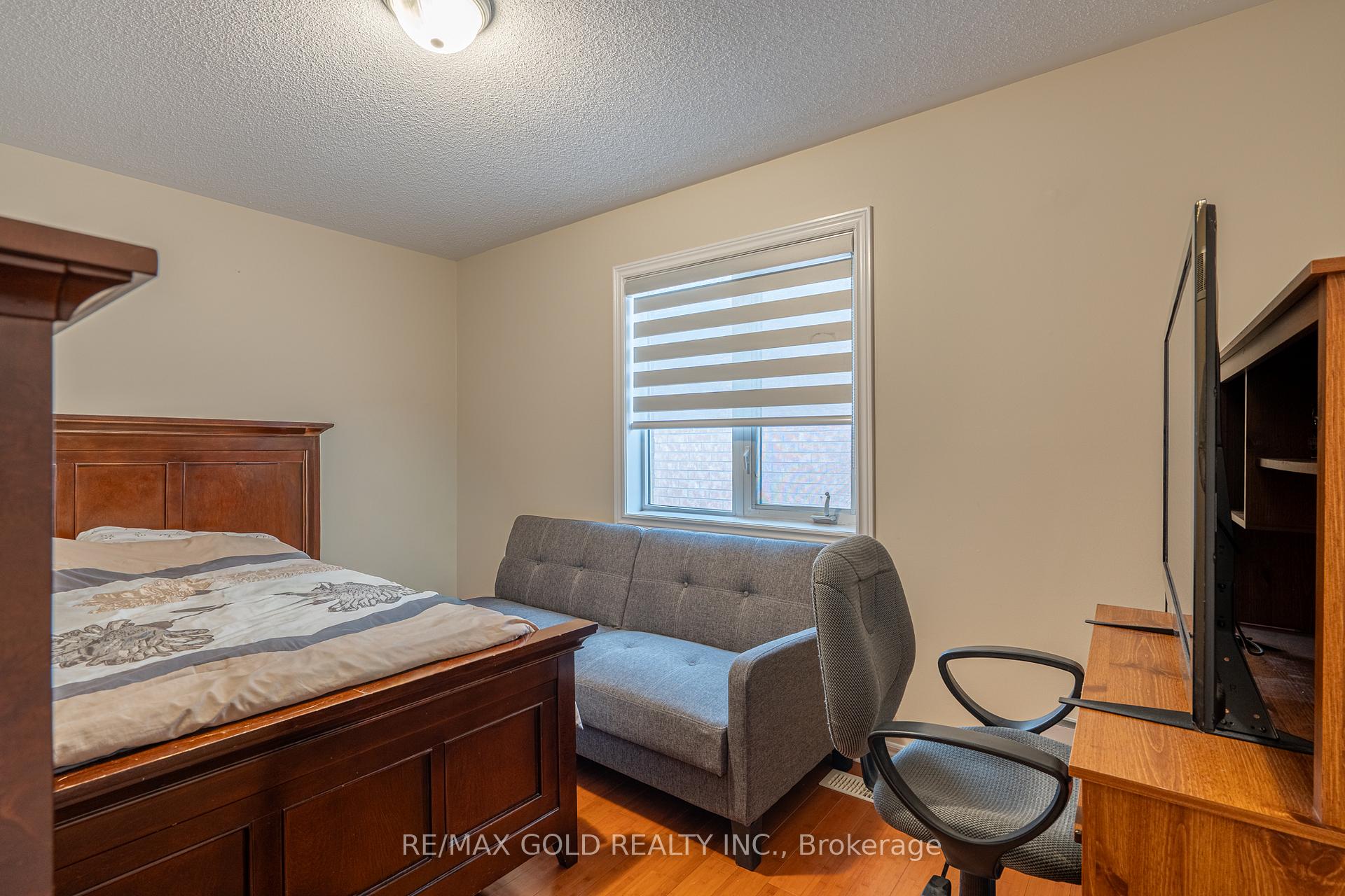 Photo 24 of 409 Fernforest Drive, Brampton, Sandringham-Wellington — HOMEH