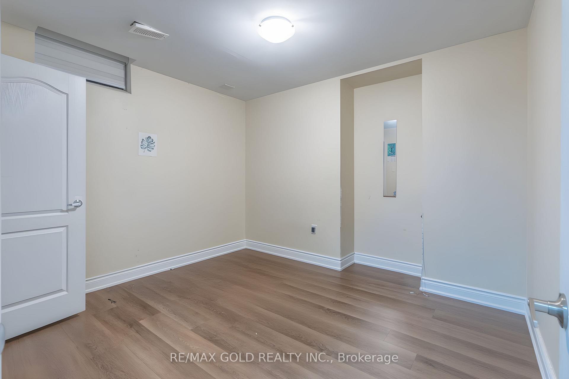 Photo 30 of 409 Fernforest Drive, Brampton, Sandringham-Wellington — HOMEH