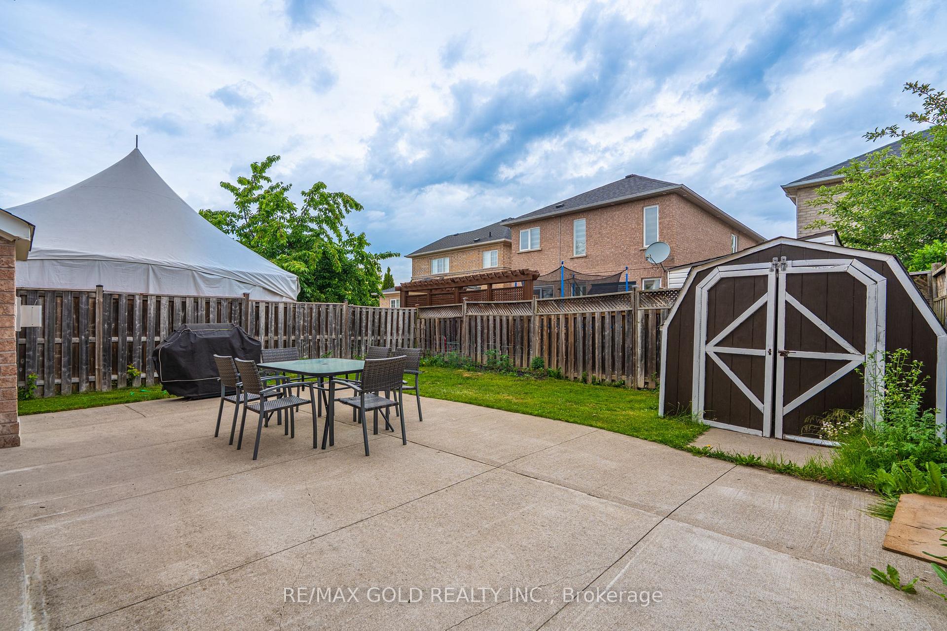 Photo 33 of 409 Fernforest Drive, Brampton, Sandringham-Wellington — HOMEH