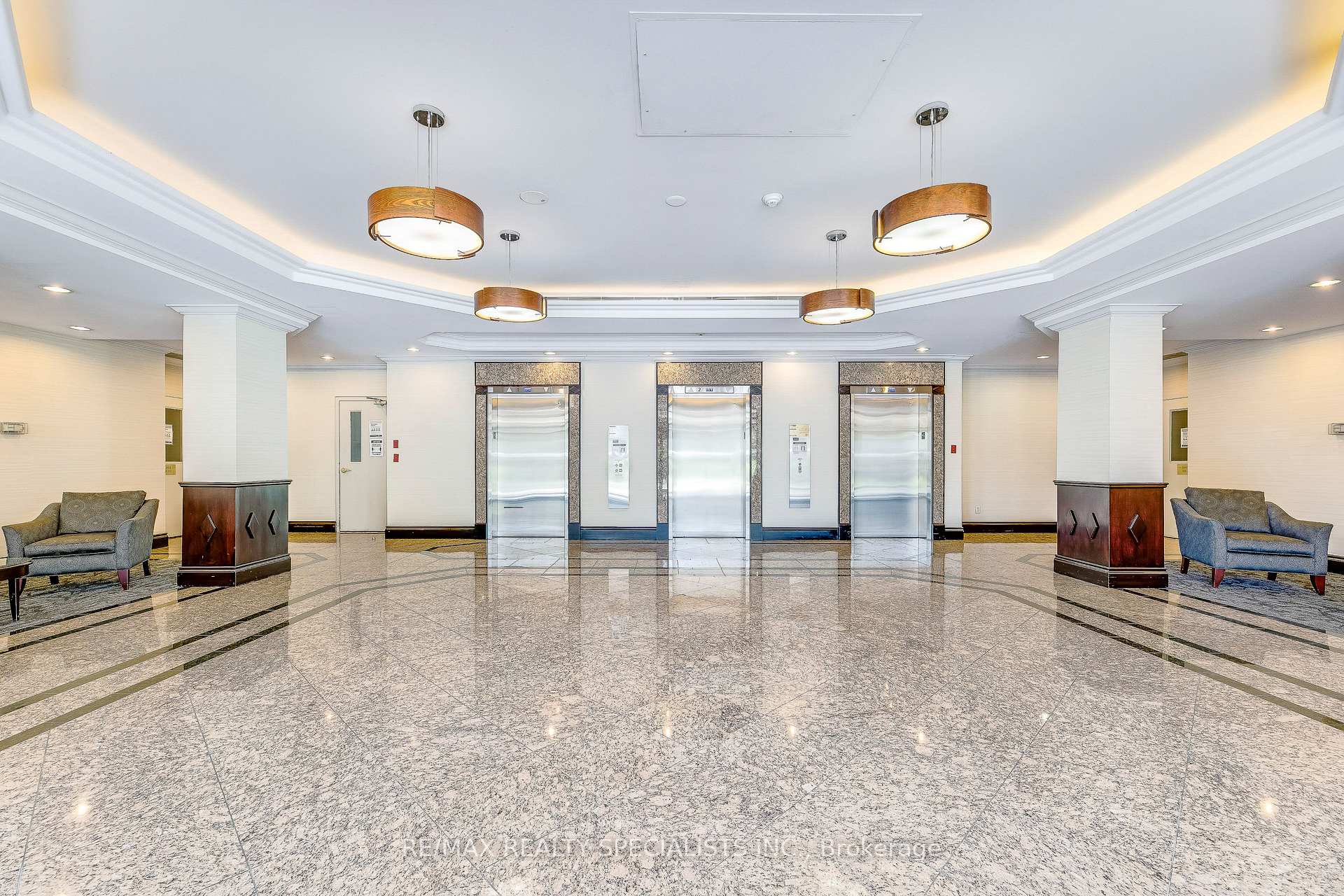 Photo 4 of Unit 212, 2155 Burnhamthorpe Road W, Mississauga, Erin Mills — HOMEH