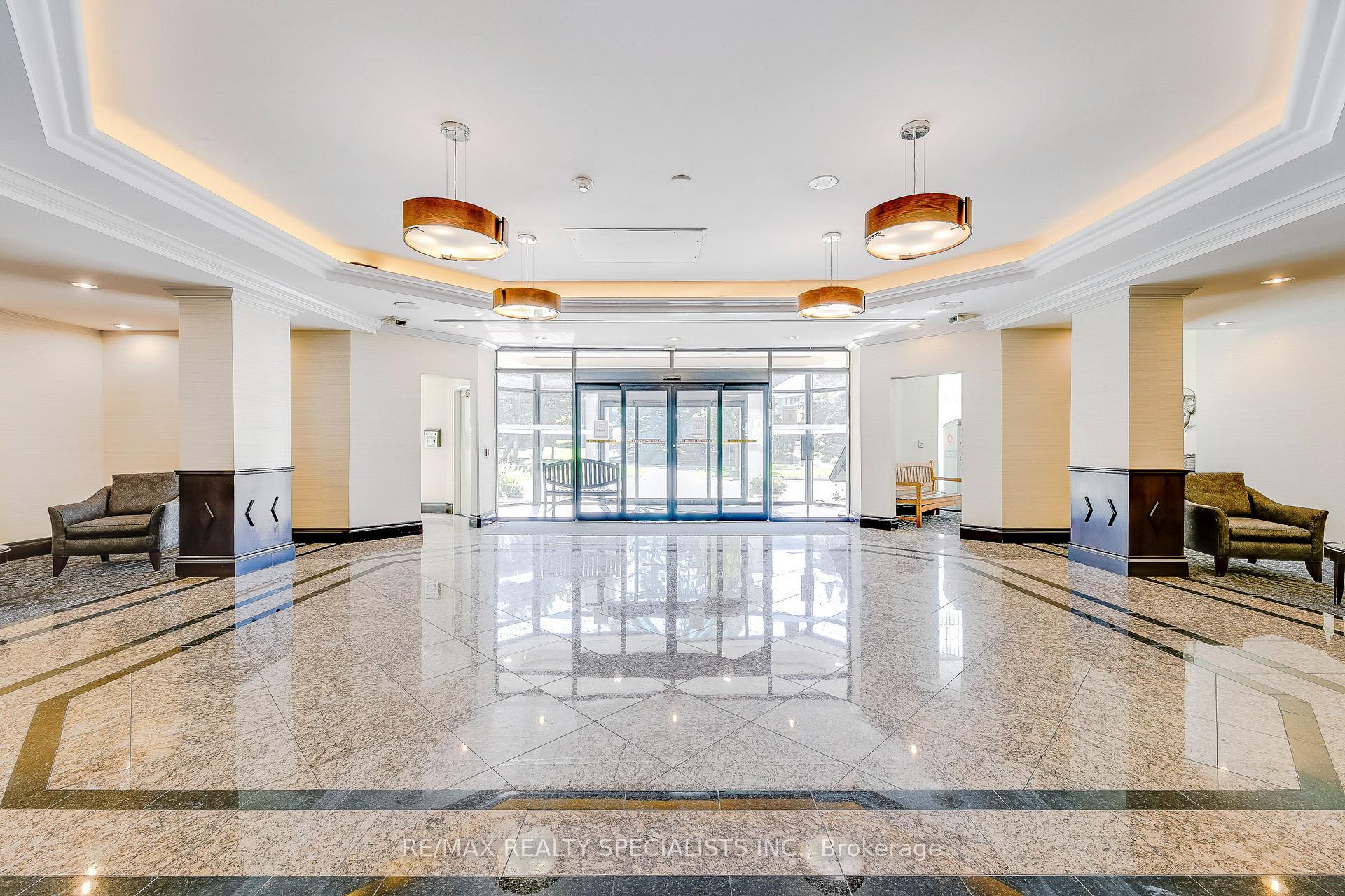 Photo 5 of Unit 212, 2155 Burnhamthorpe Road W, Mississauga, Erin Mills — HOMEH