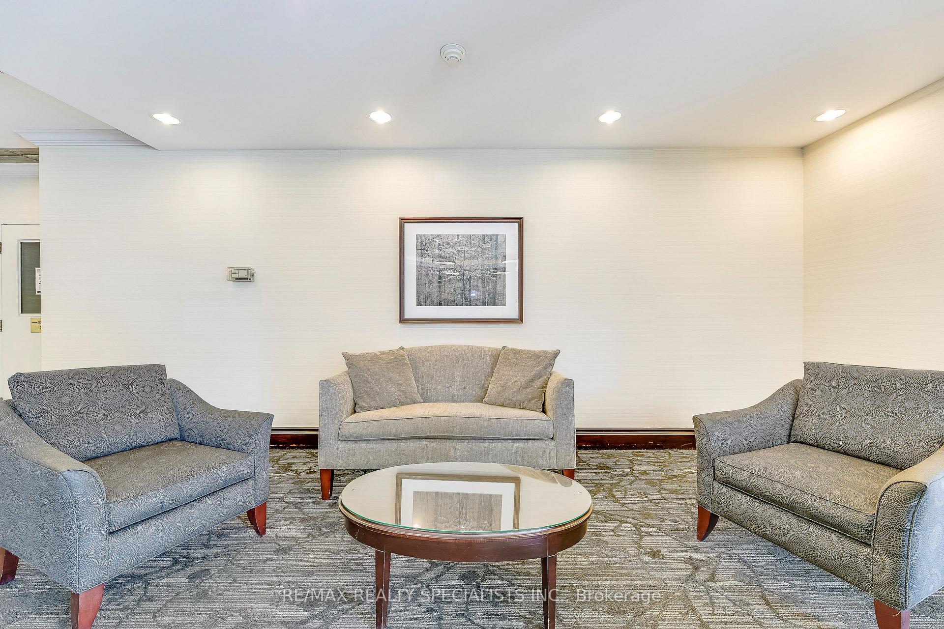 Photo 6 of Unit 212, 2155 Burnhamthorpe Road W, Mississauga, Erin Mills — HOMEH