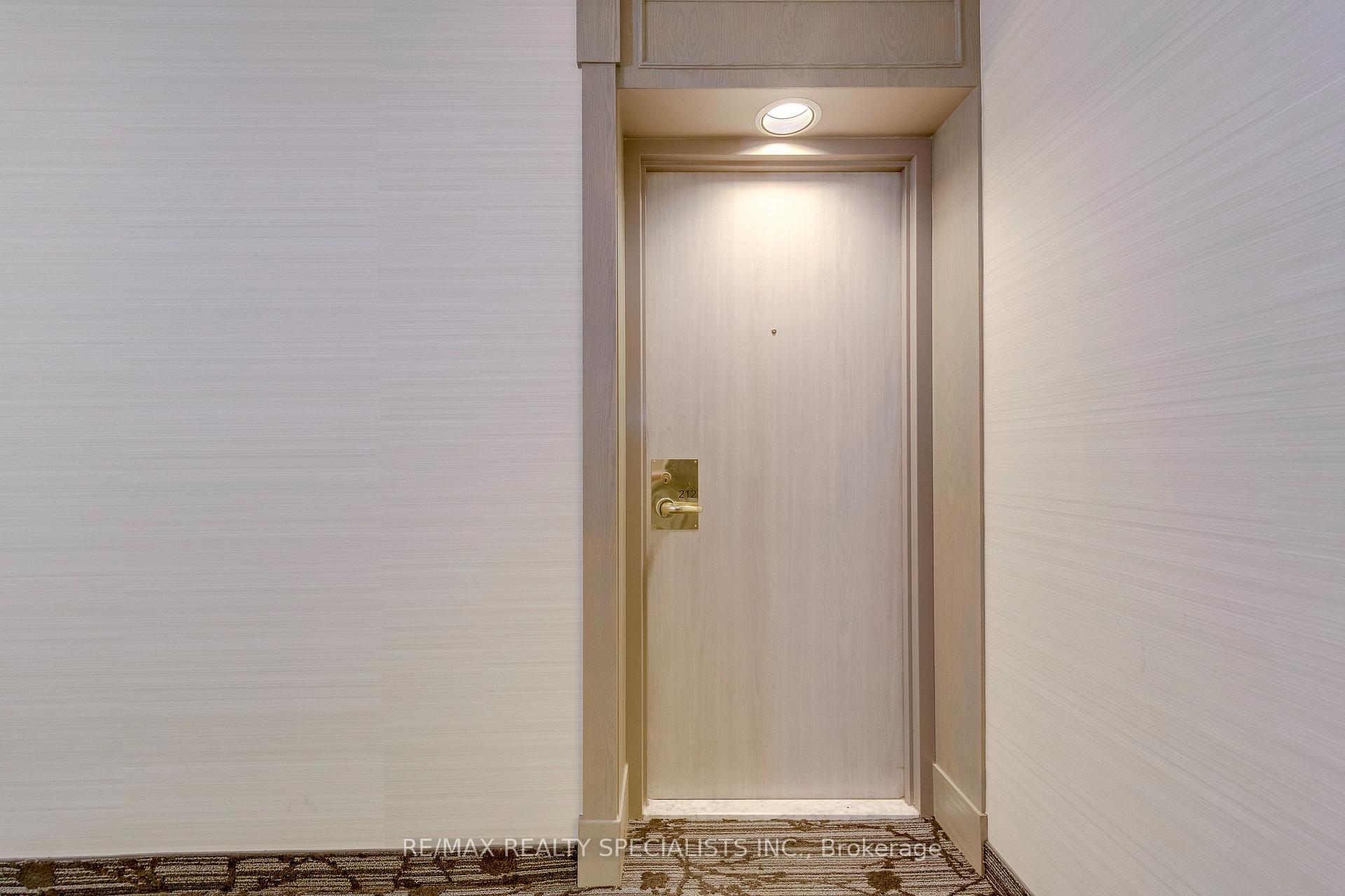 Photo 8 of Unit 212, 2155 Burnhamthorpe Road W, Mississauga, Erin Mills — HOMEH