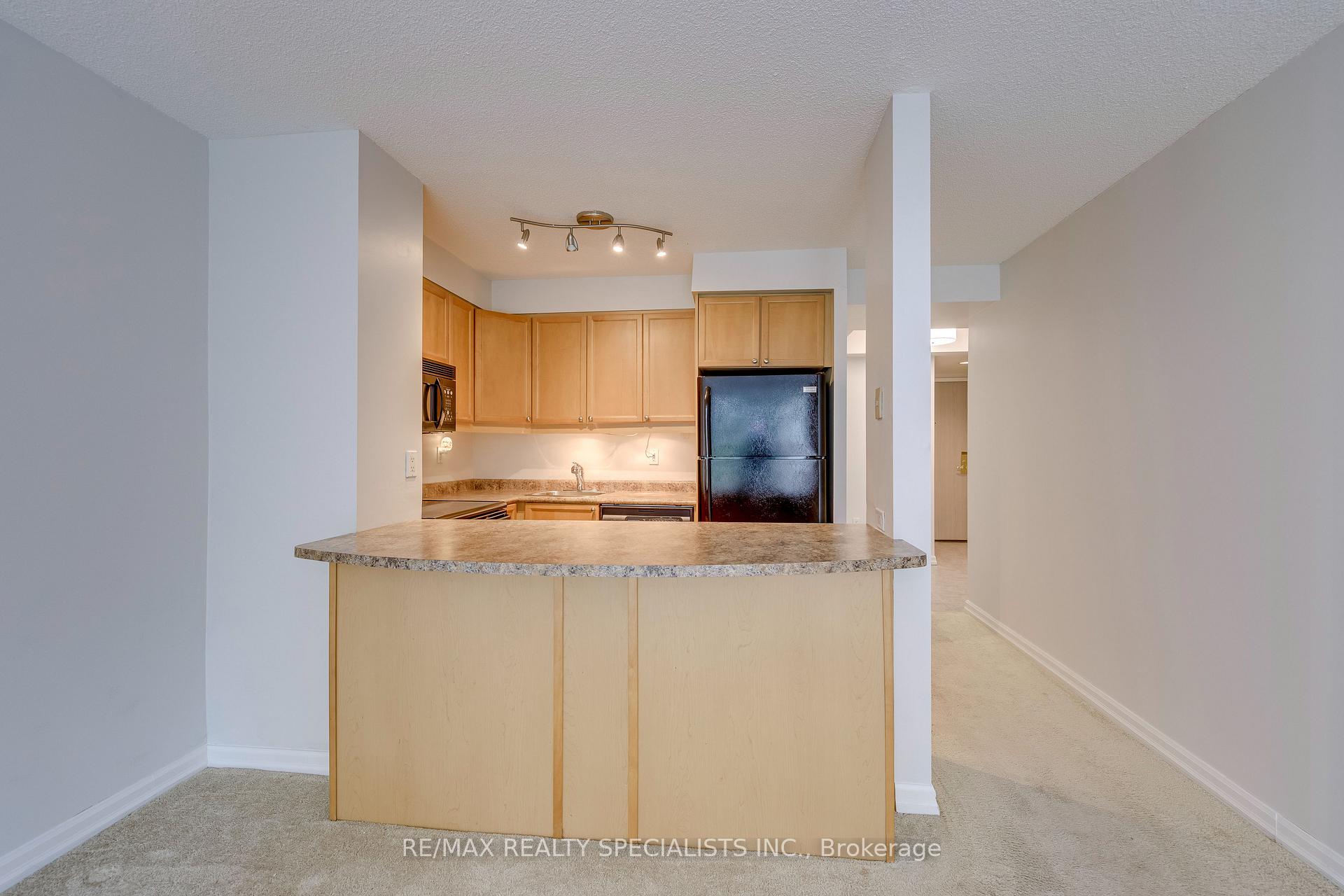 Photo 15 of Unit 212, 2155 Burnhamthorpe Road W, Mississauga, Erin Mills — HOMEH