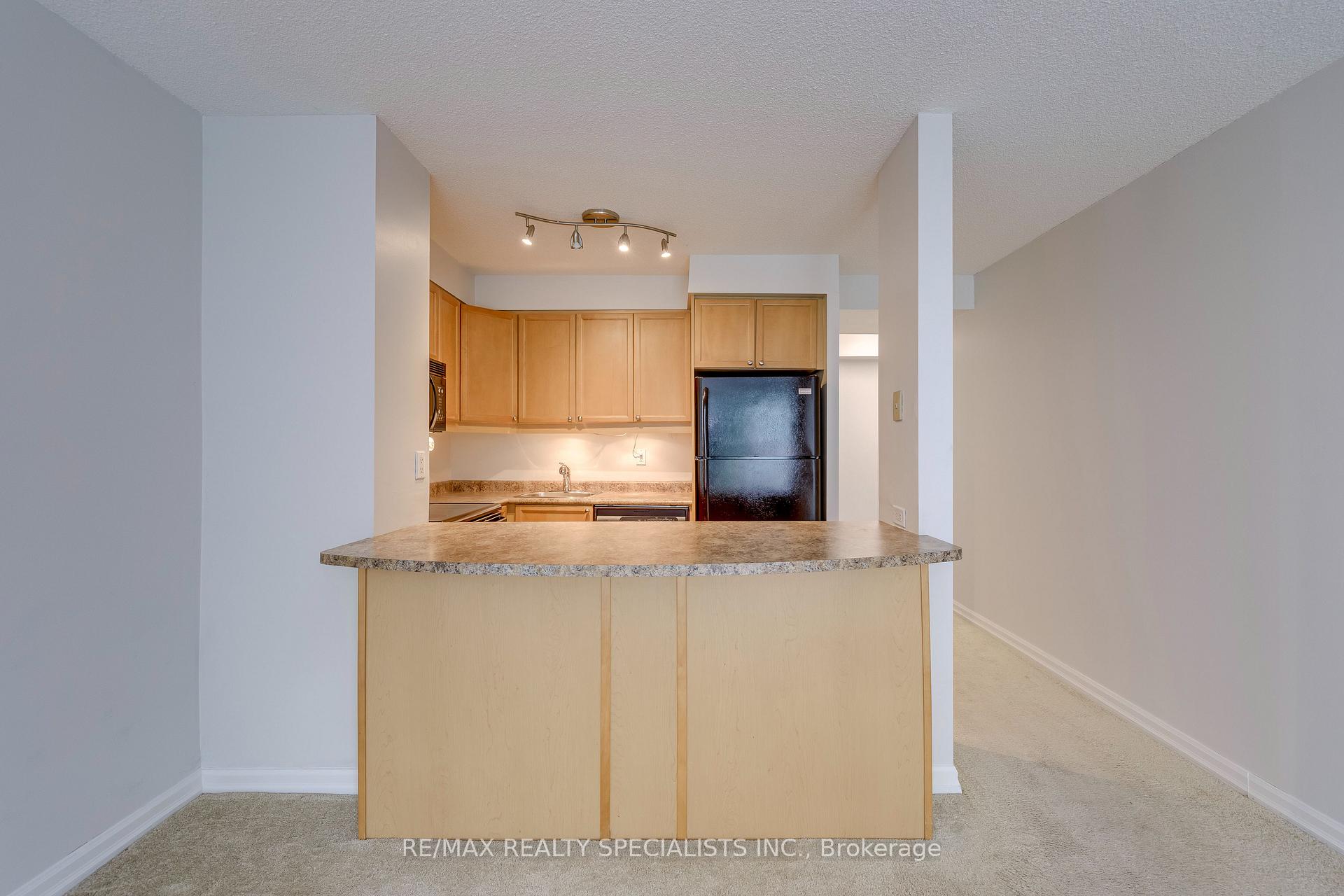 Photo 14 of Unit 212, 2155 Burnhamthorpe Road W, Mississauga, Erin Mills — HOMEH