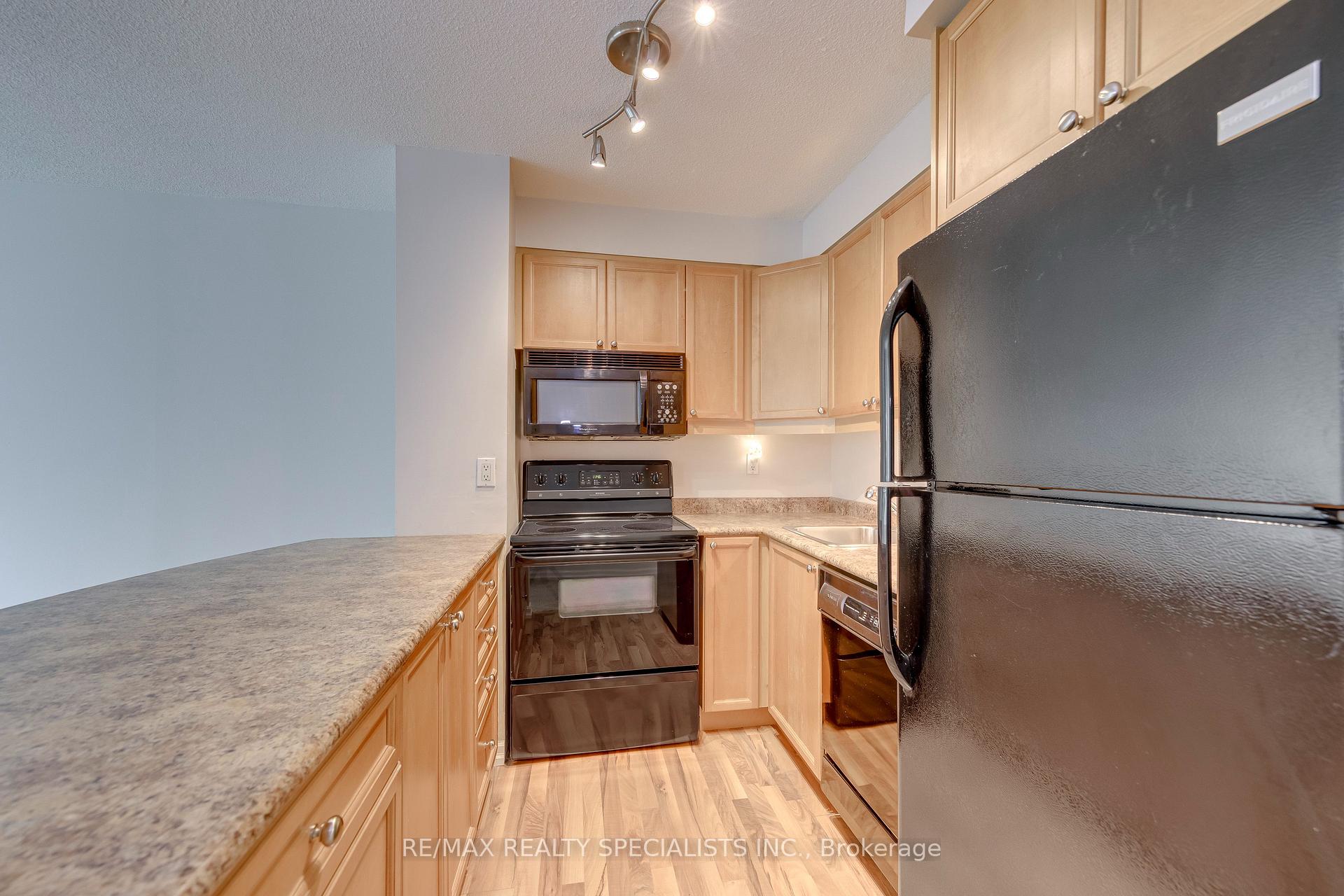 Photo 12 of Unit 212, 2155 Burnhamthorpe Road W, Mississauga, Erin Mills — HOMEH