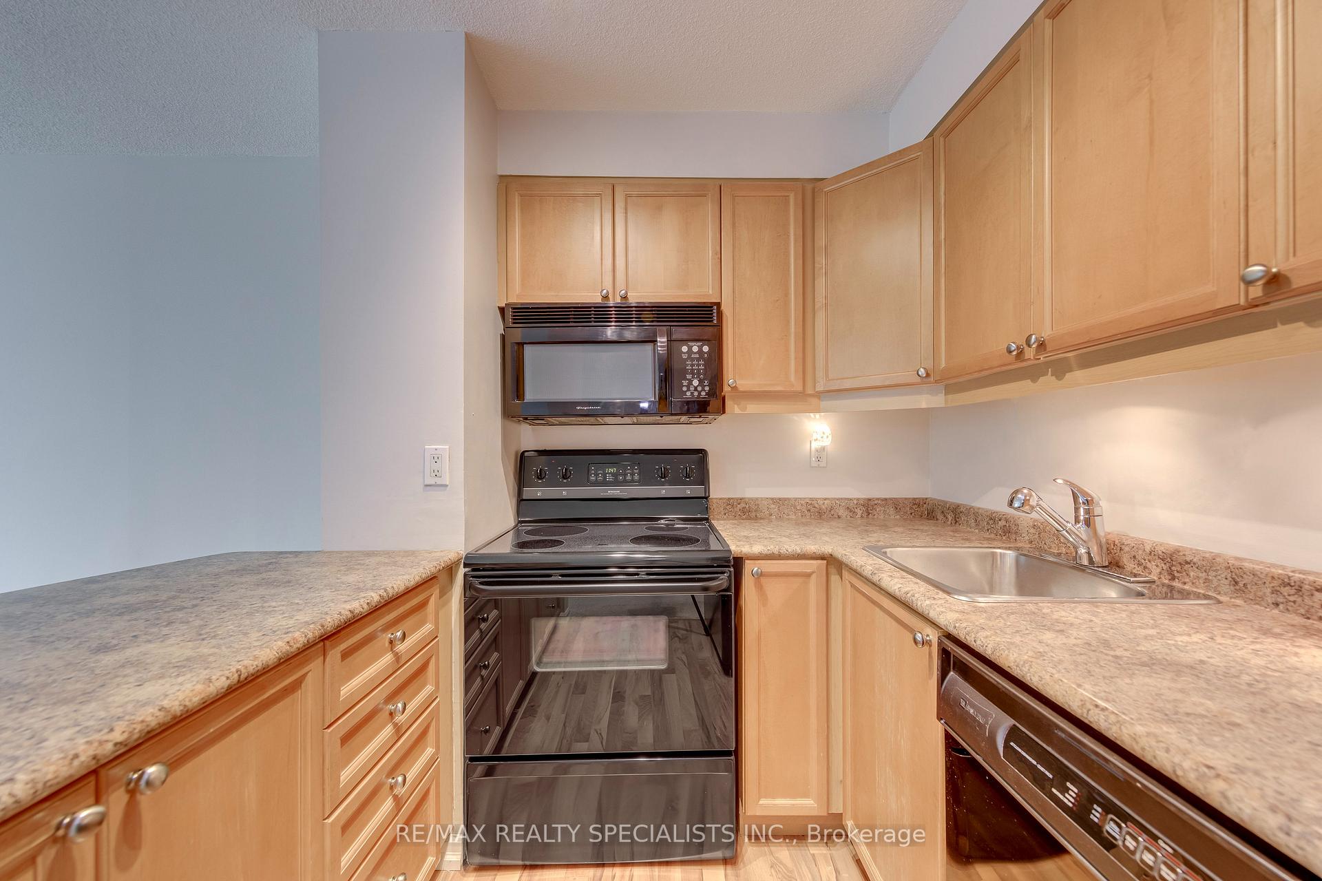 Photo 13 of Unit 212, 2155 Burnhamthorpe Road W, Mississauga, Erin Mills — HOMEH