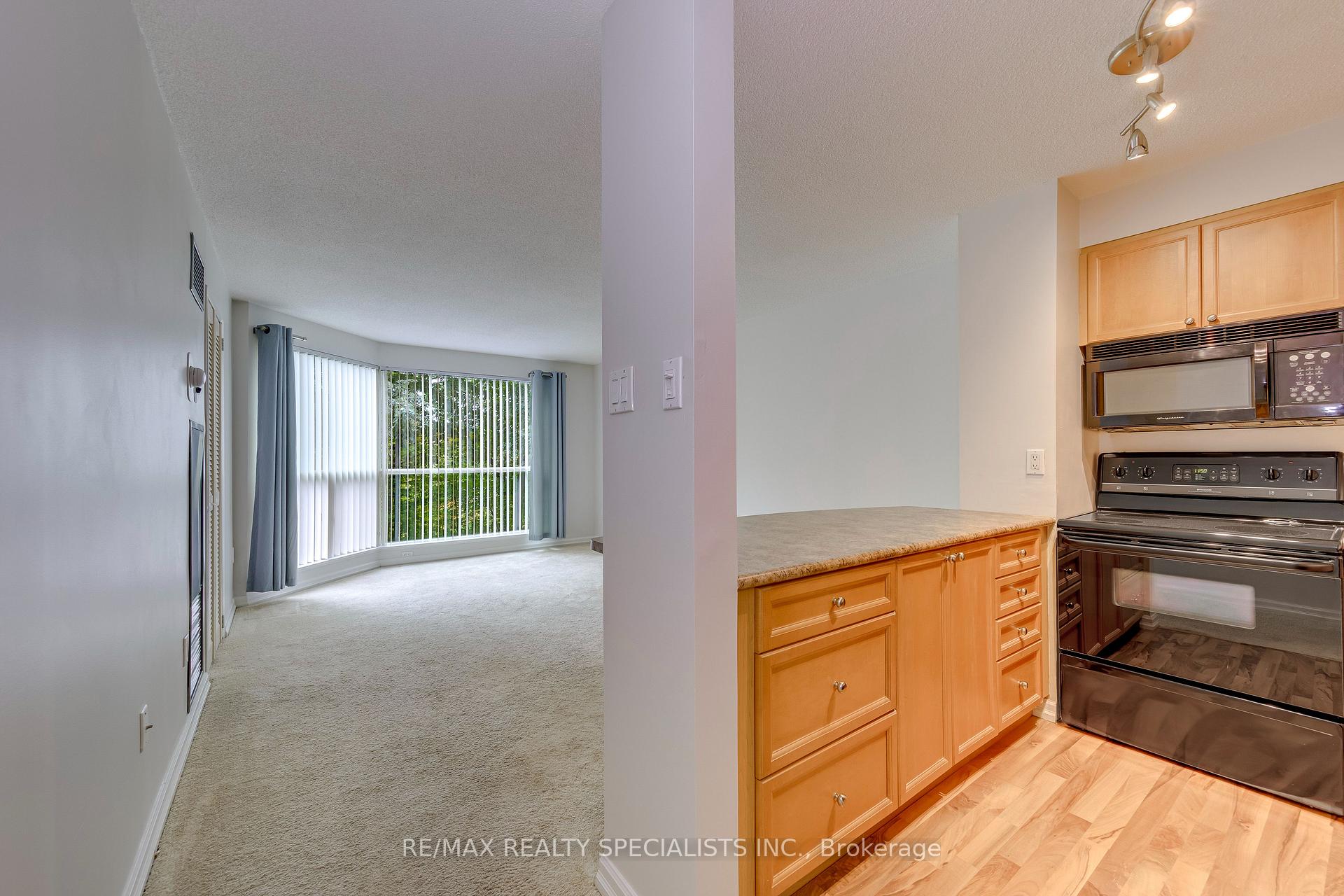 Photo 23 of Unit 212, 2155 Burnhamthorpe Road W, Mississauga, Erin Mills — HOMEH