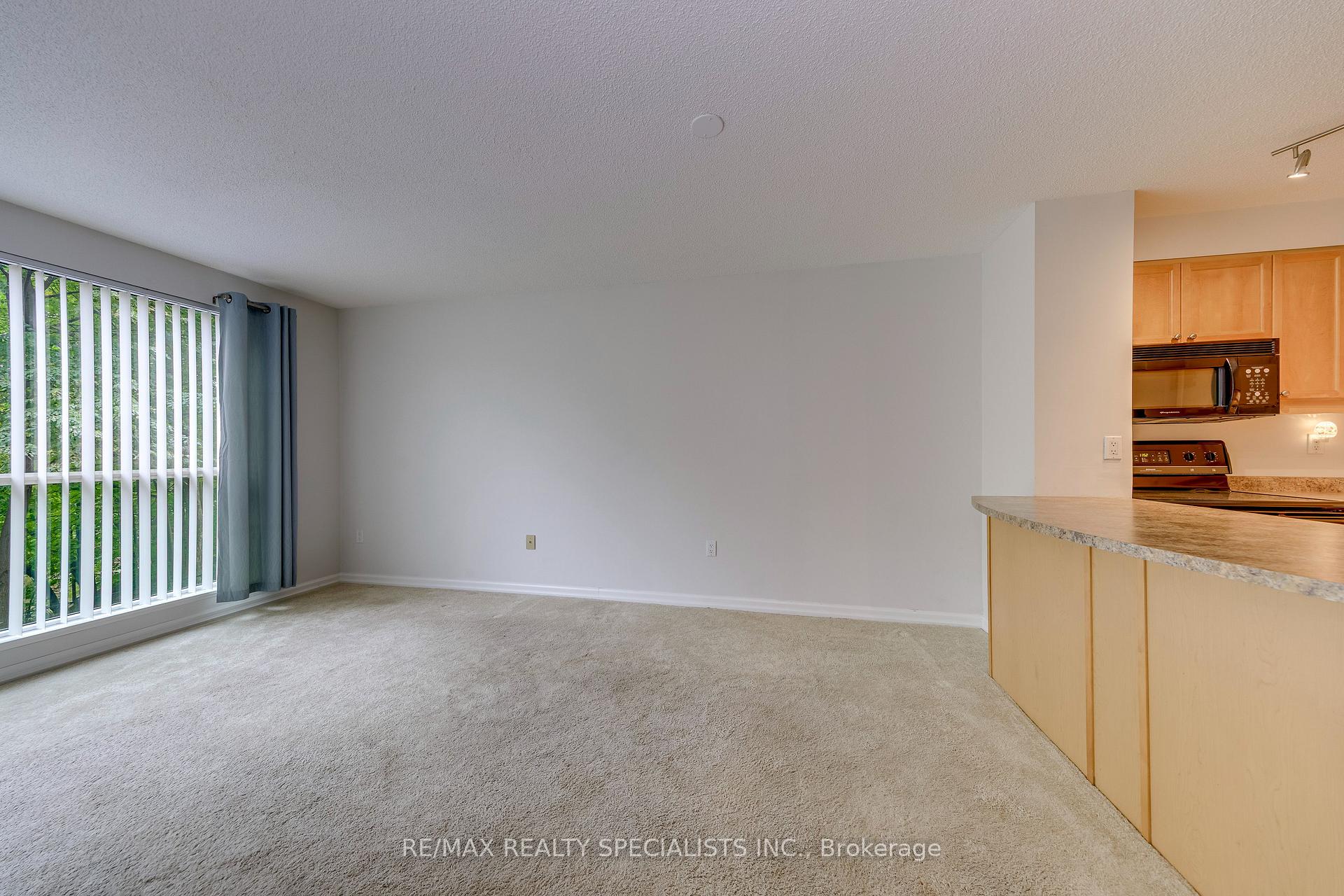 Photo 17 of Unit 212, 2155 Burnhamthorpe Road W, Mississauga, Erin Mills — HOMEH