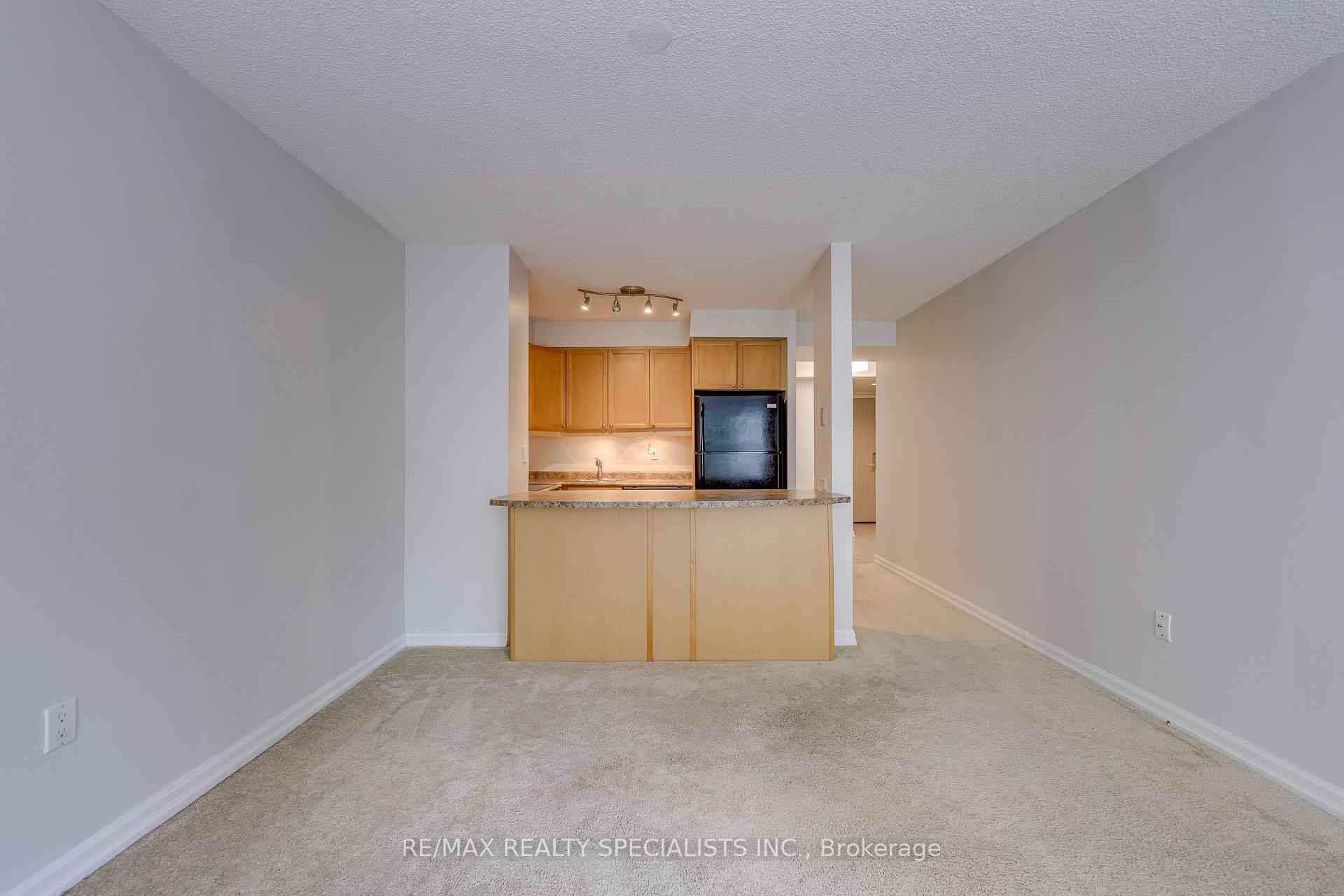 Photo 18 of Unit 212, 2155 Burnhamthorpe Road W, Mississauga, Erin Mills — HOMEH