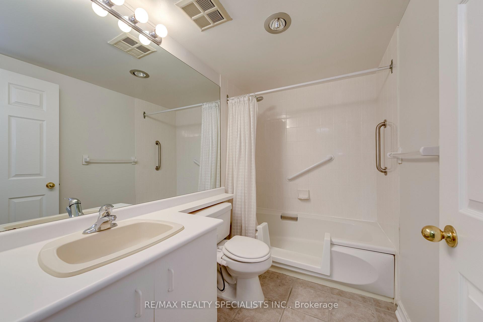 Photo 37 of Unit 212, 2155 Burnhamthorpe Road W, Mississauga, Erin Mills — HOMEH