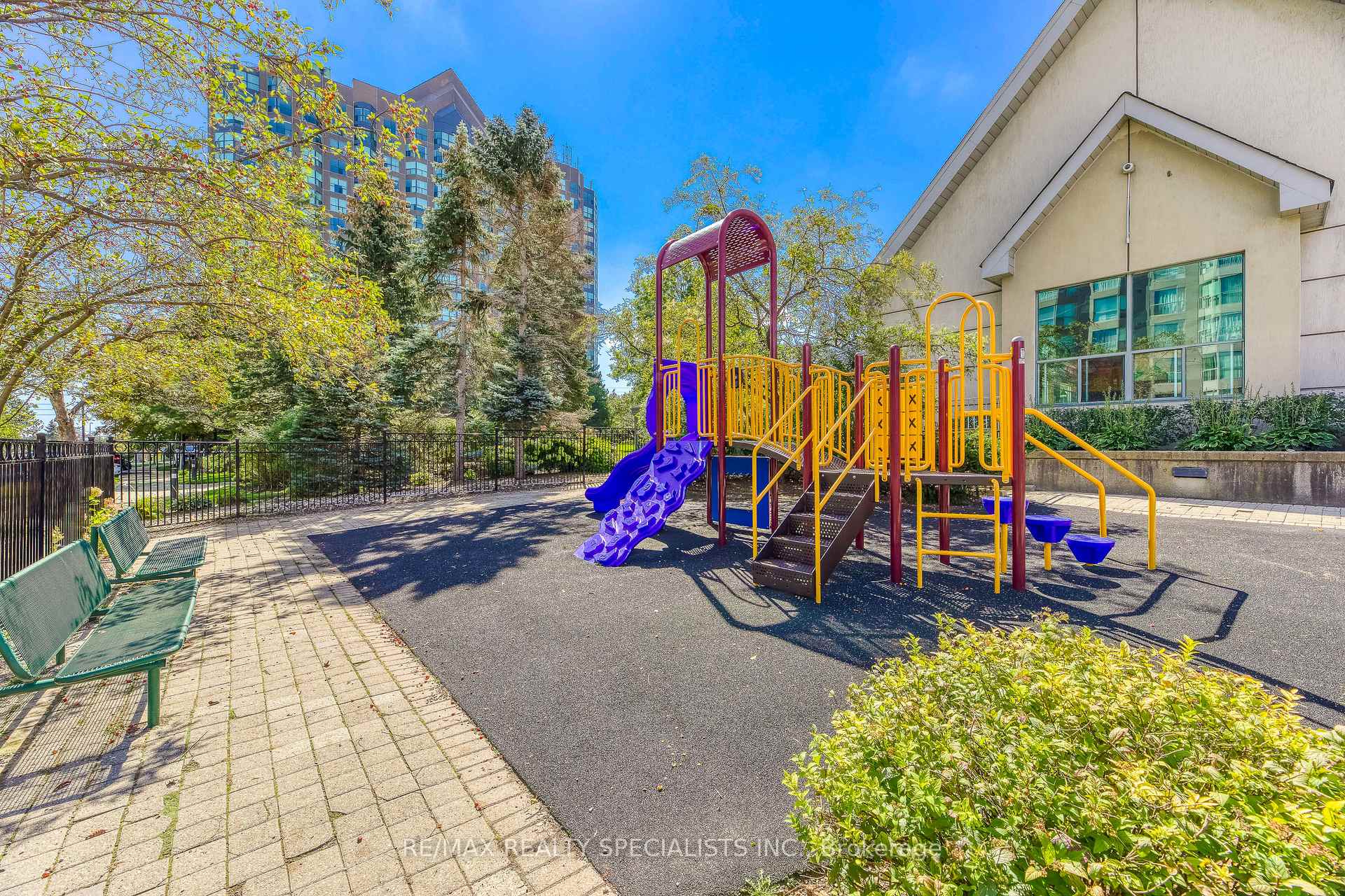 Photo 51 of Unit 212, 2155 Burnhamthorpe Road W, Mississauga, Erin Mills — HOMEH