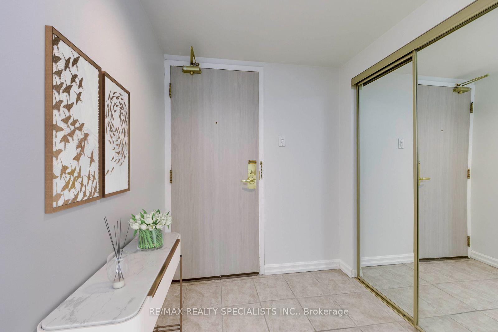 Photo 10 of Unit 212, 2155 Burnhamthorpe Road W, Mississauga, Erin Mills — HOMEH