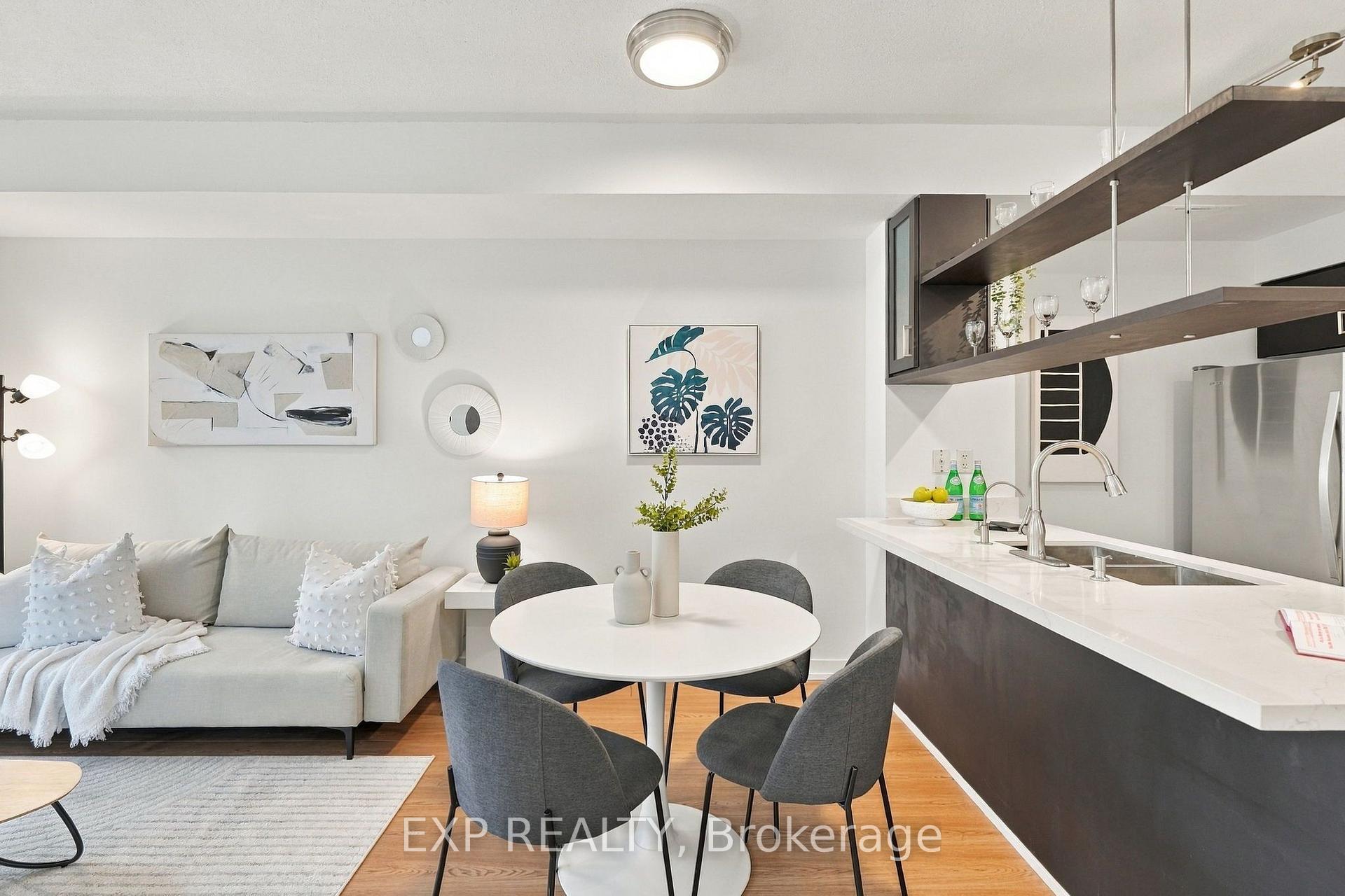 Photo 2 of Unit 301, 9 Spadina Avenue, Toronto, Waterfront Communities — HOMEH