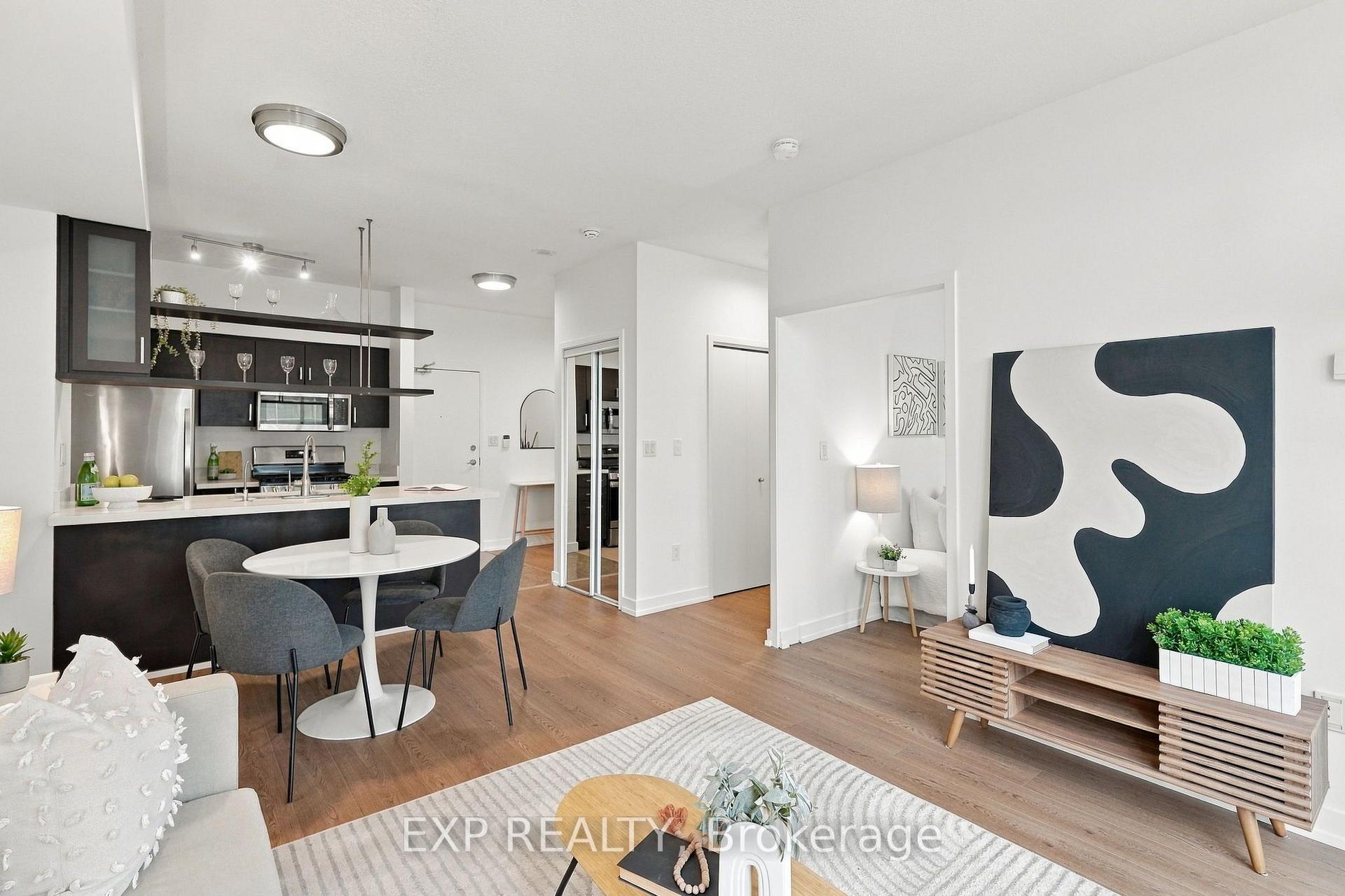 Photo 3 of Unit 301, 9 Spadina Avenue, Toronto, Waterfront Communities — HOMEH