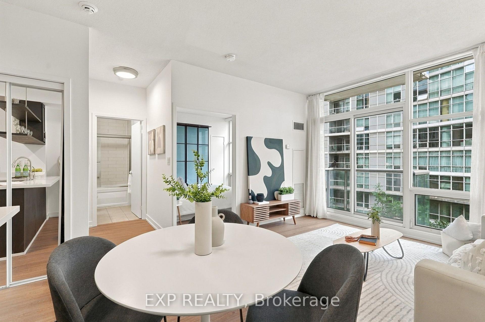 Photo 6 of Unit 301, 9 Spadina Avenue, Toronto, Waterfront Communities — HOMEH