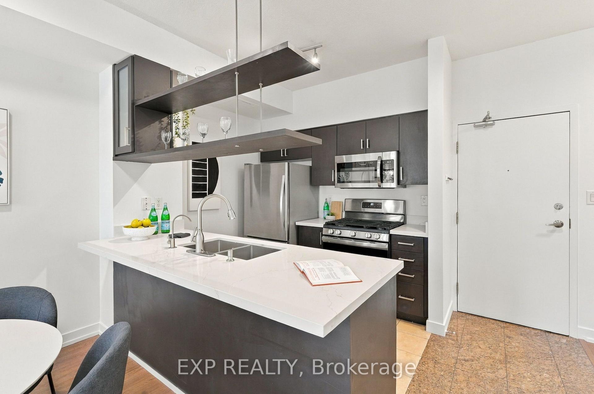 Photo 7 of Unit 301, 9 Spadina Avenue, Toronto, Waterfront Communities — HOMEH