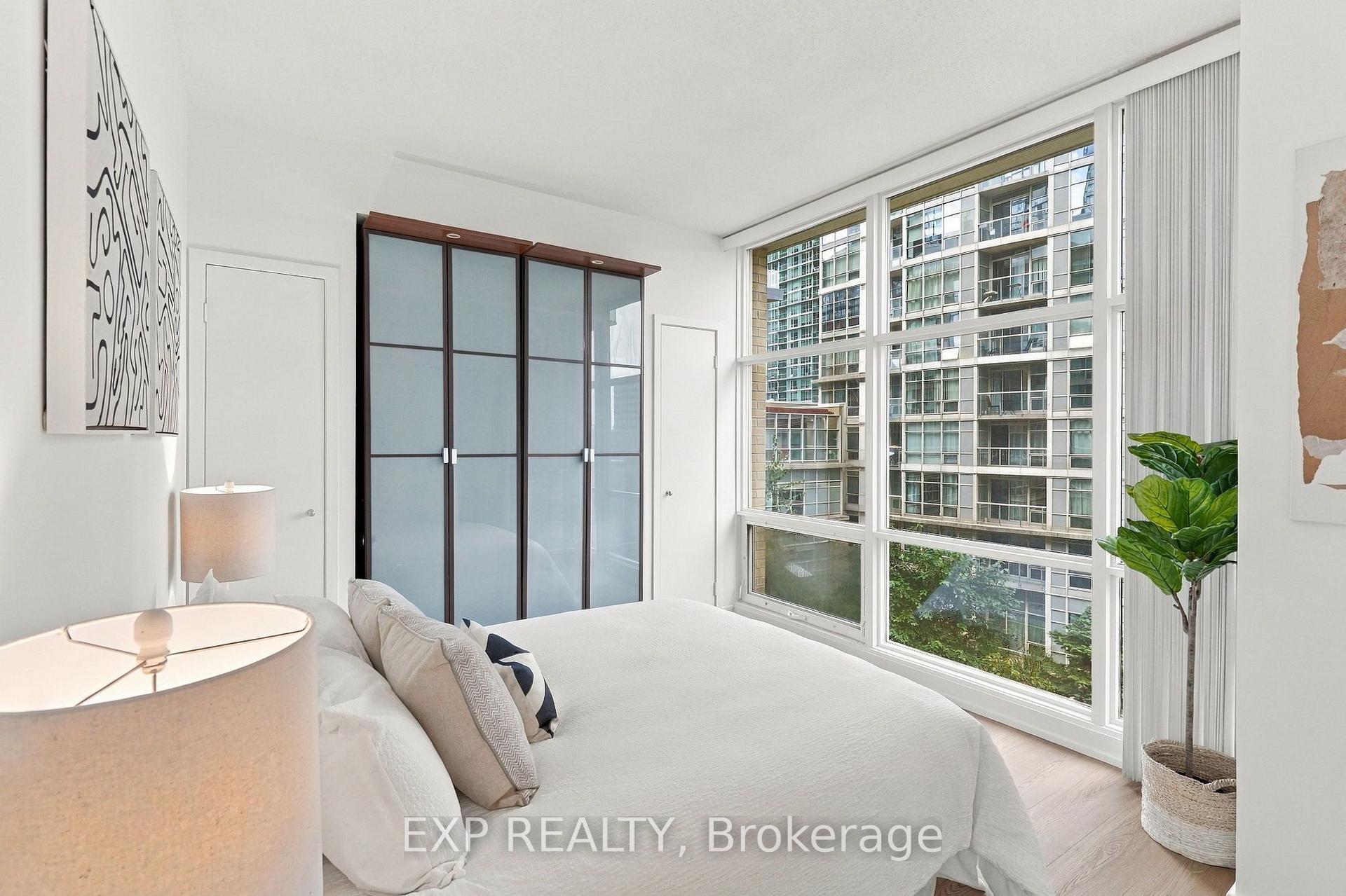 Photo 16 of Unit 301, 9 Spadina Avenue, Toronto, Waterfront Communities — HOMEH