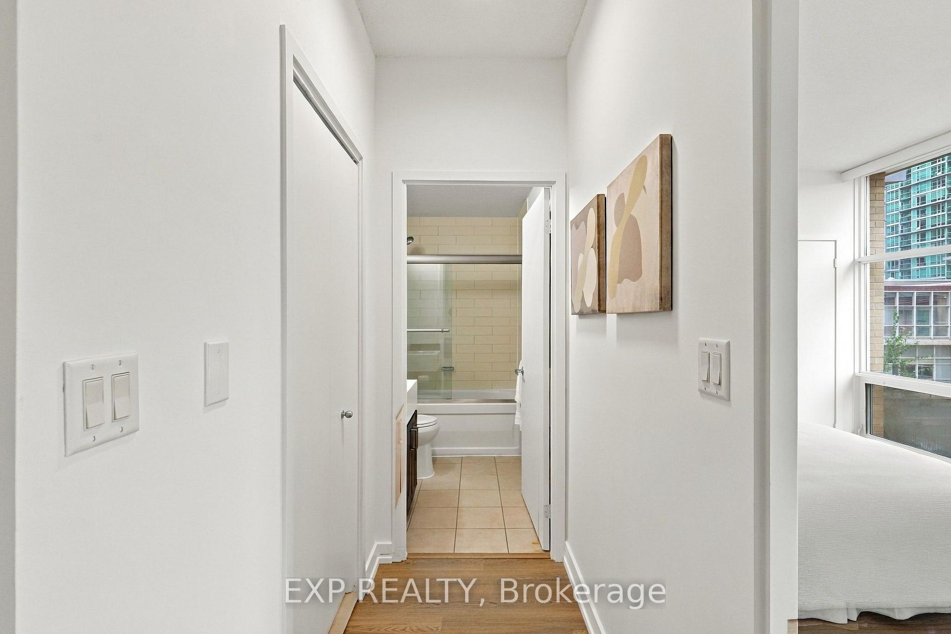 Photo 18 of Unit 301, 9 Spadina Avenue, Toronto, Waterfront Communities — HOMEH