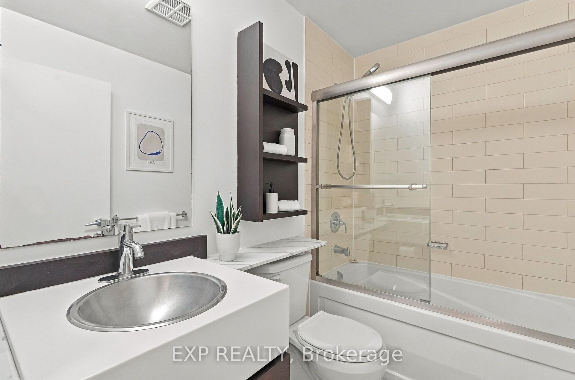Photo 20 of Unit 301, 9 Spadina Avenue, Toronto, Waterfront Communities — HOMEH