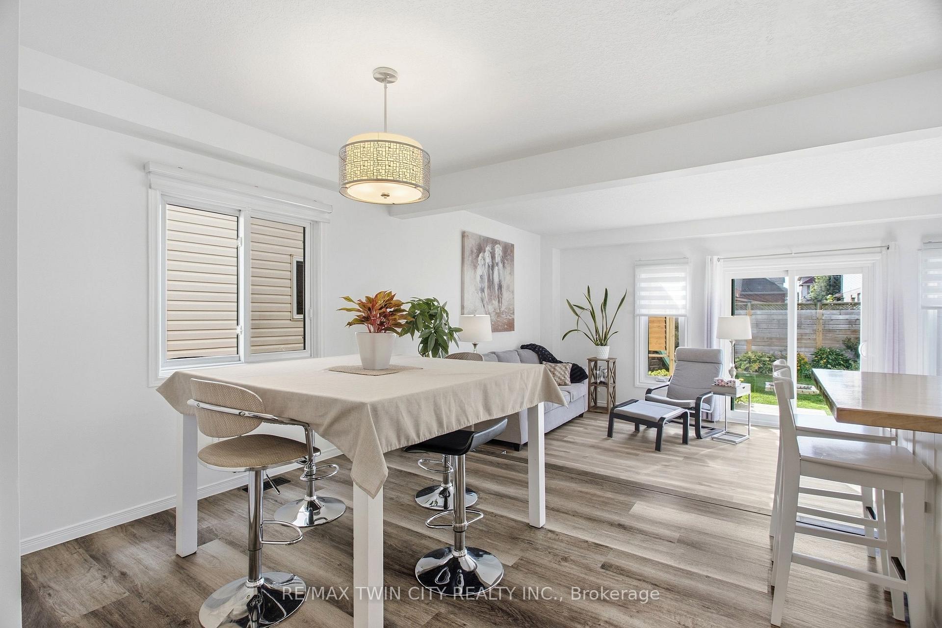 Photo 5 of 15 Cannes Street, Kitchener, Huron Park — HOMEH