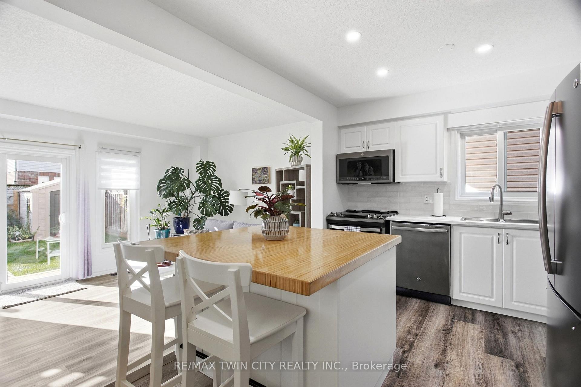 Photo 7 of 15 Cannes Street, Kitchener, Huron Park — HOMEH