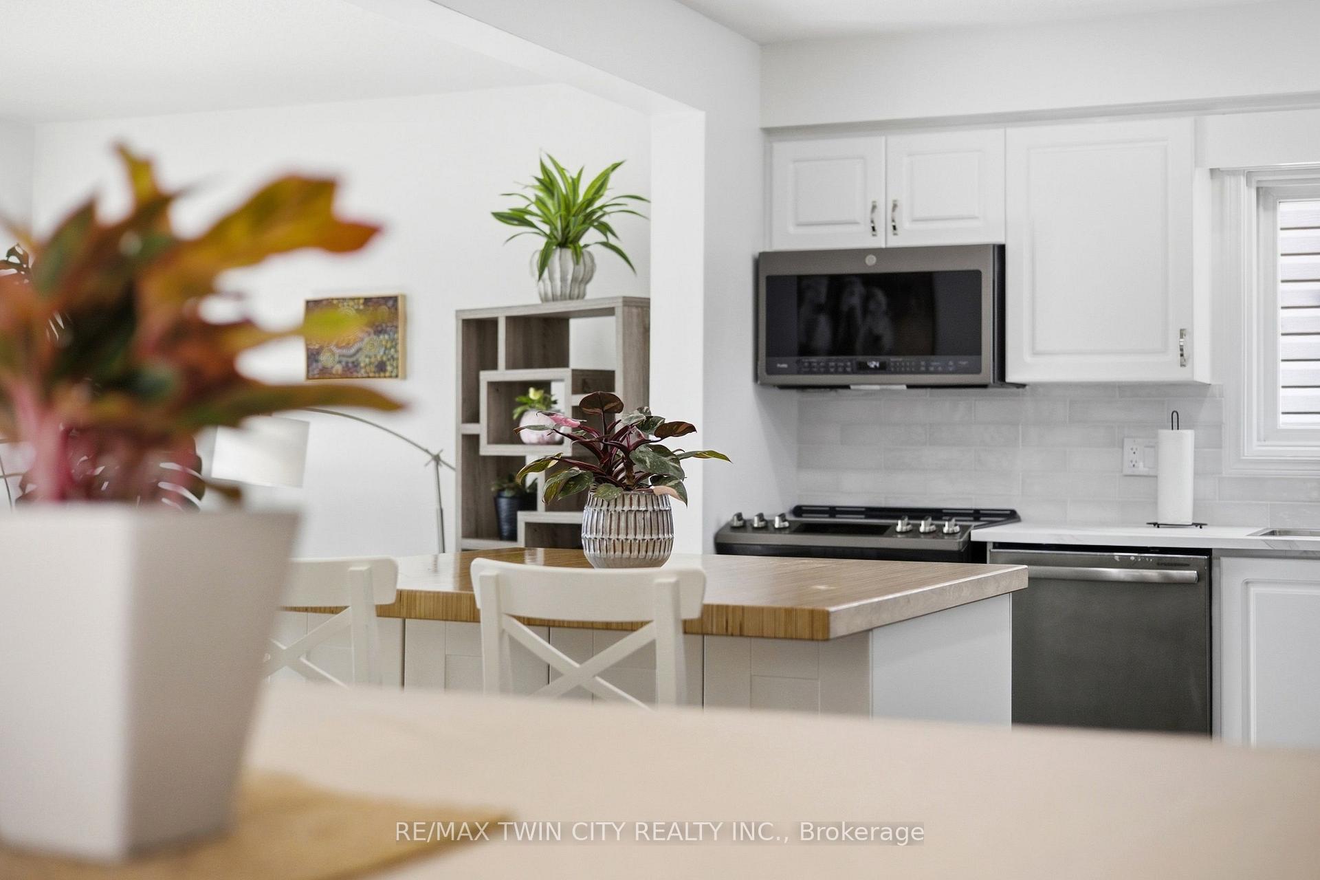 Photo 8 of 15 Cannes Street, Kitchener, Huron Park — HOMEH