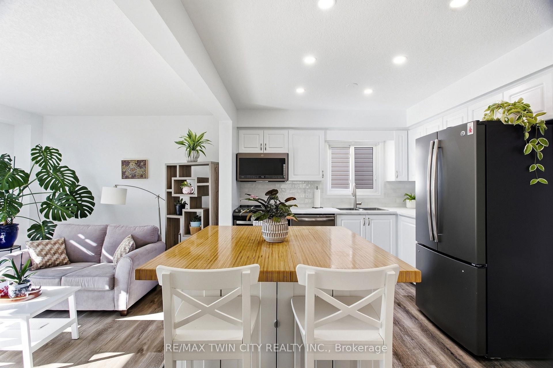 Photo 11 of 15 Cannes Street, Kitchener, Huron Park — HOMEH