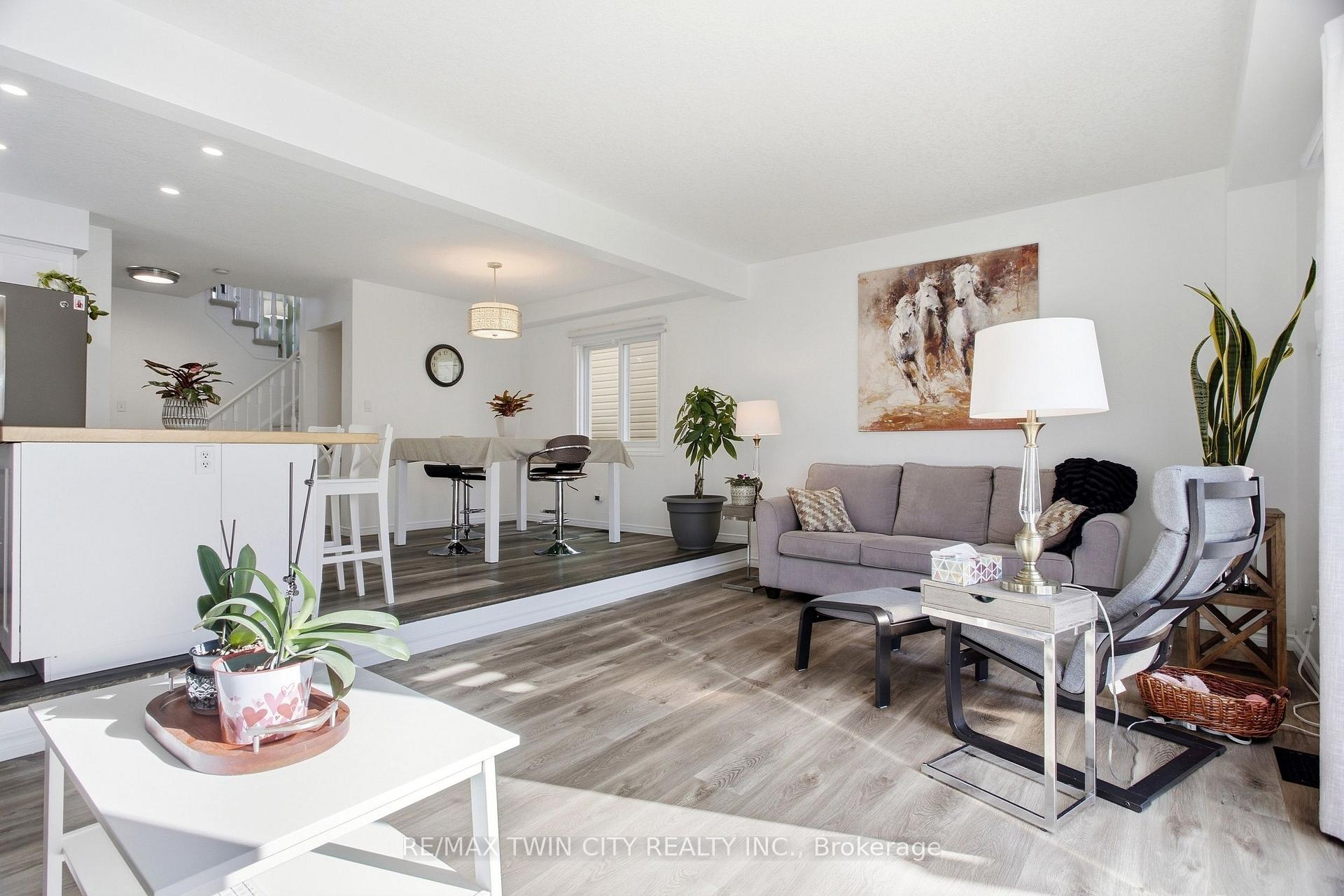 Photo 16 of 15 Cannes Street, Kitchener, Huron Park — HOMEH
