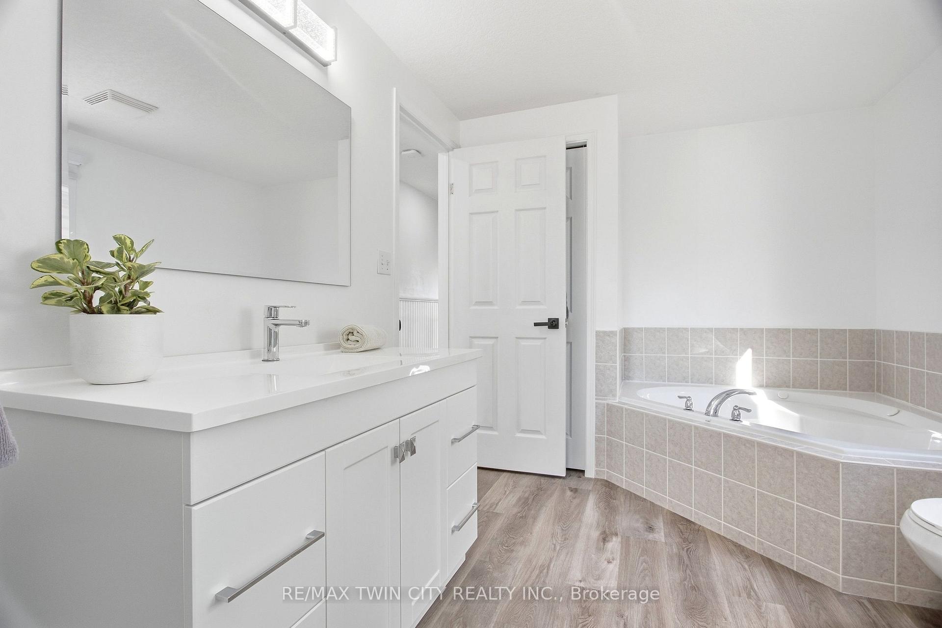 Photo 33 of 15 Cannes Street, Kitchener, Huron Park — HOMEH