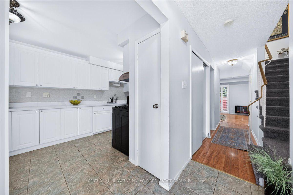 Photo 5 of 82 Pennyhill Drive, Scarborough, Malvern — HOMEH