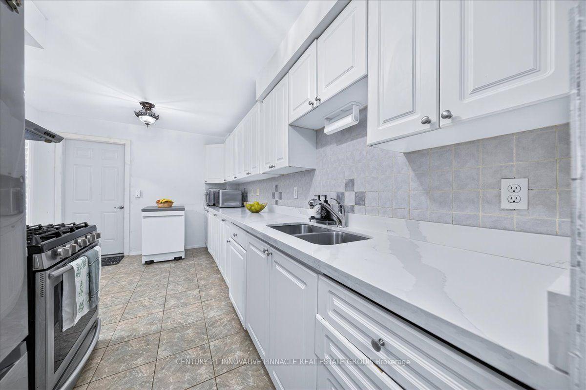Photo 10 of 82 Pennyhill Drive, Scarborough, Malvern — HOMEH