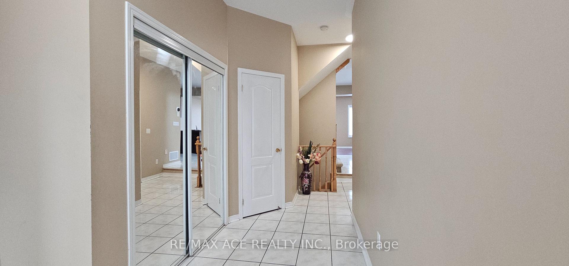 Photo 6 of 46 Ralph Chalmers Avenue, Markham, Wismer — HOMEH
