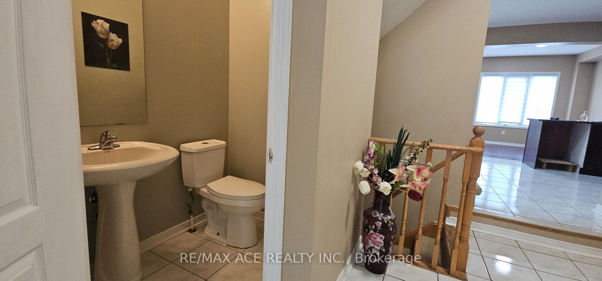 Photo 10 of 46 Ralph Chalmers Avenue, Markham, Wismer — HOMEH